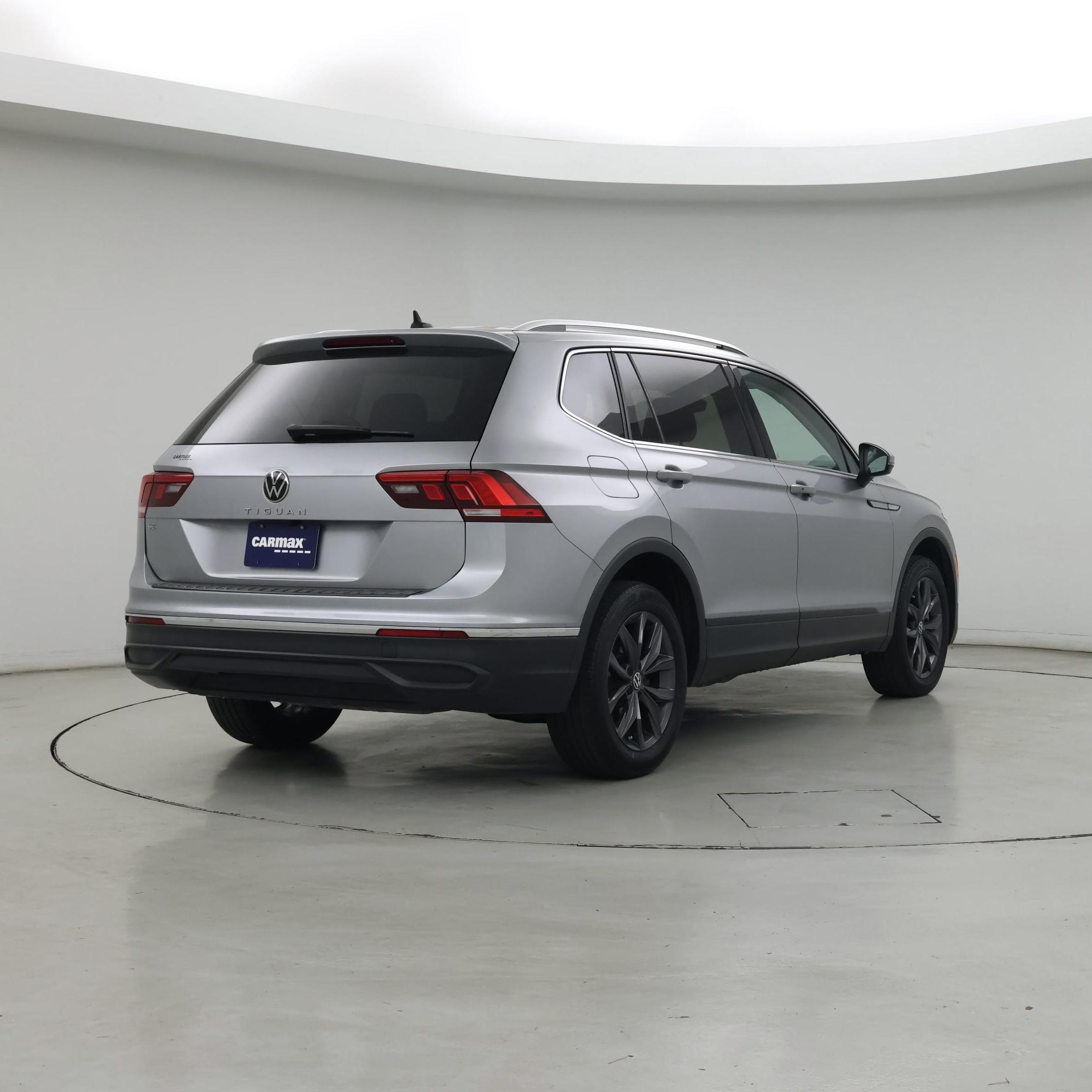 Thumbnail: 2023 Volkswagen Tiguan - 8