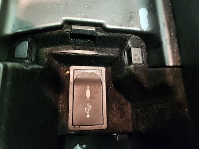 USB/AUX Ports