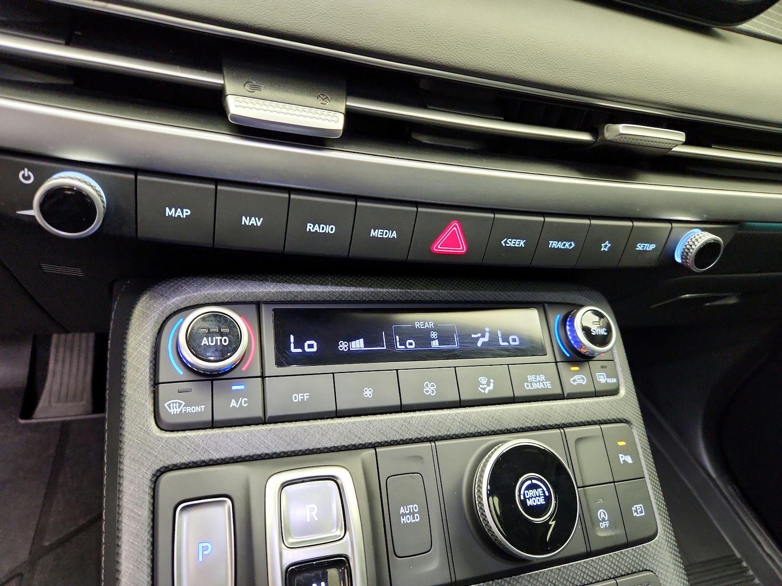 2025 Hyundai Palisade Limited - Photo 18