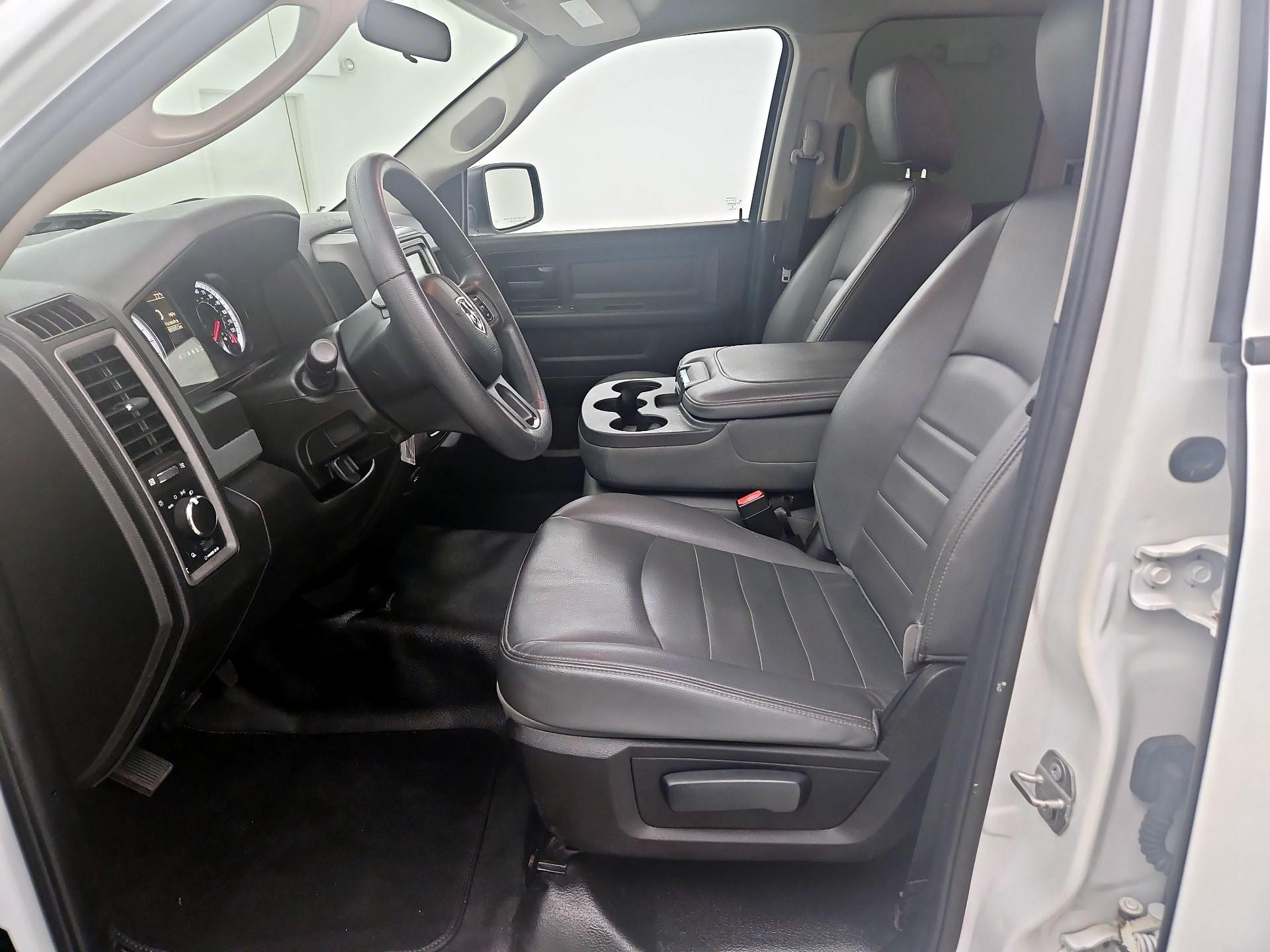 Thumbnail: 2019 RAM 1500 Classic - 9