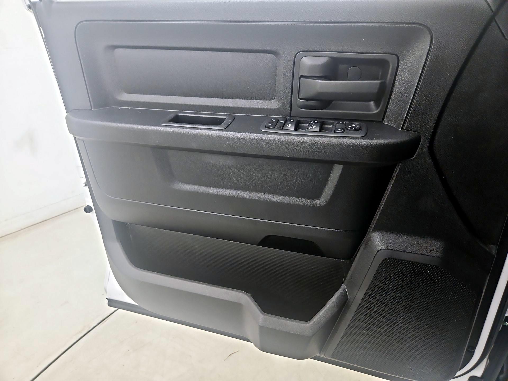 Thumbnail: 2019 RAM 1500 Classic - 10