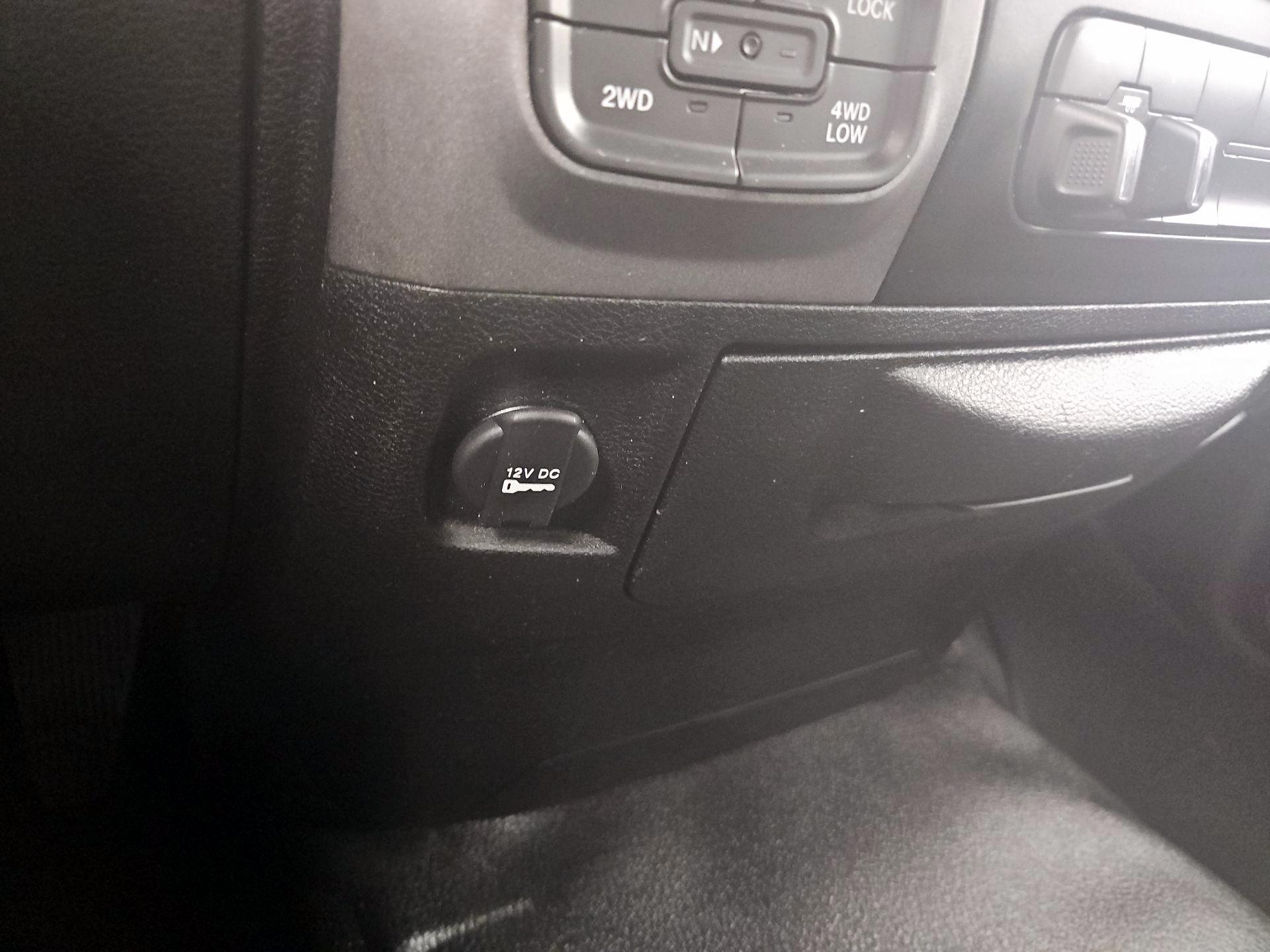 Thumbnail: 2019 RAM 1500 Classic - 16