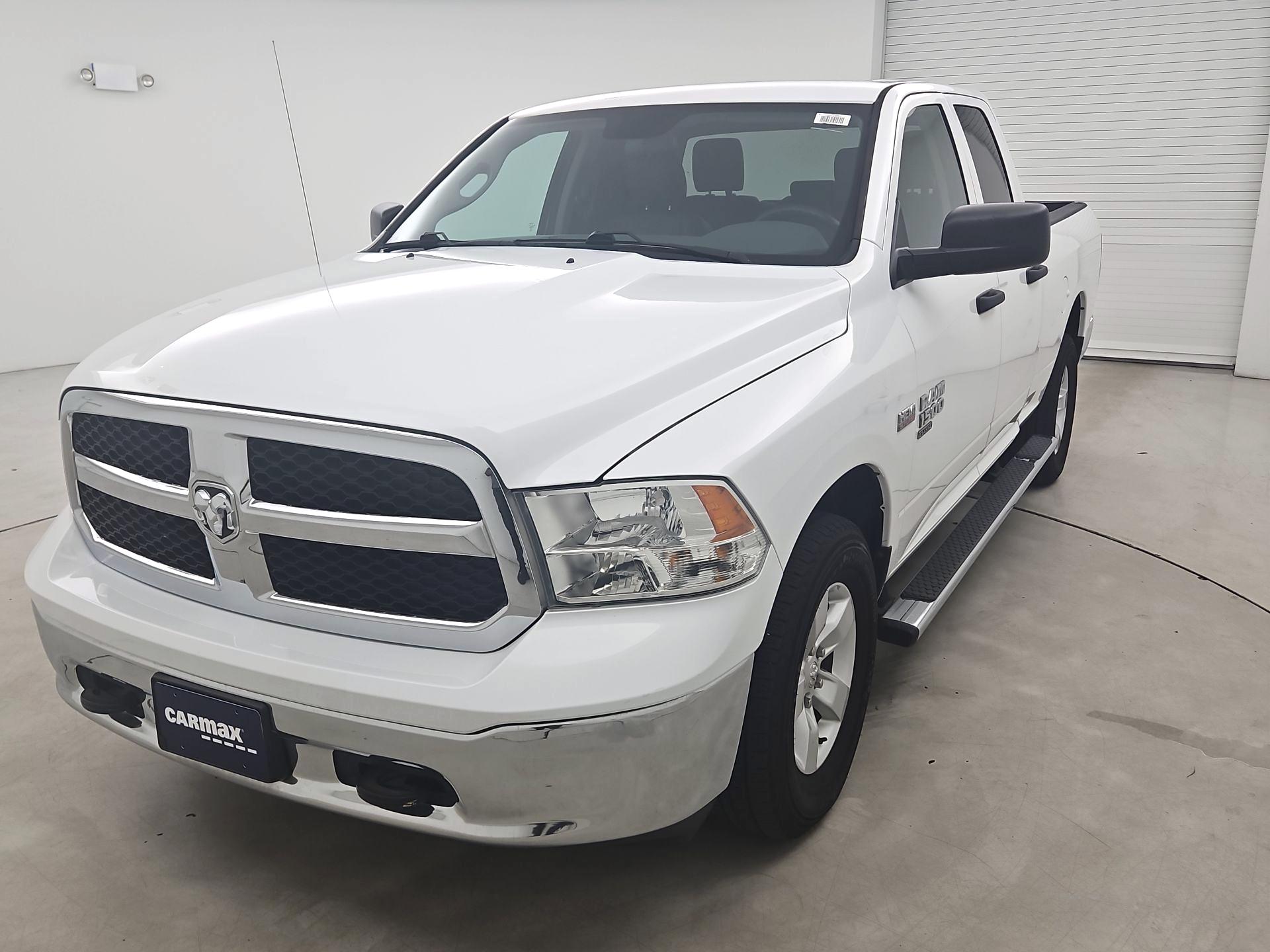 Thumbnail: 2019 RAM 1500 Classic - 3