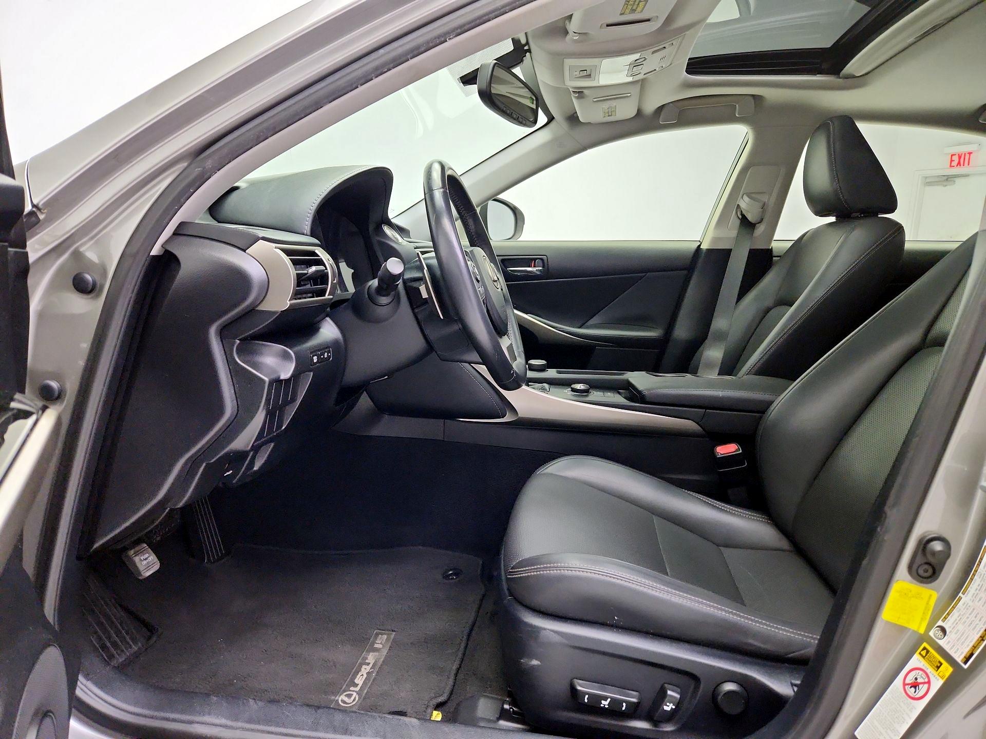 Thumbnail: 2015 Lexus IS - 11