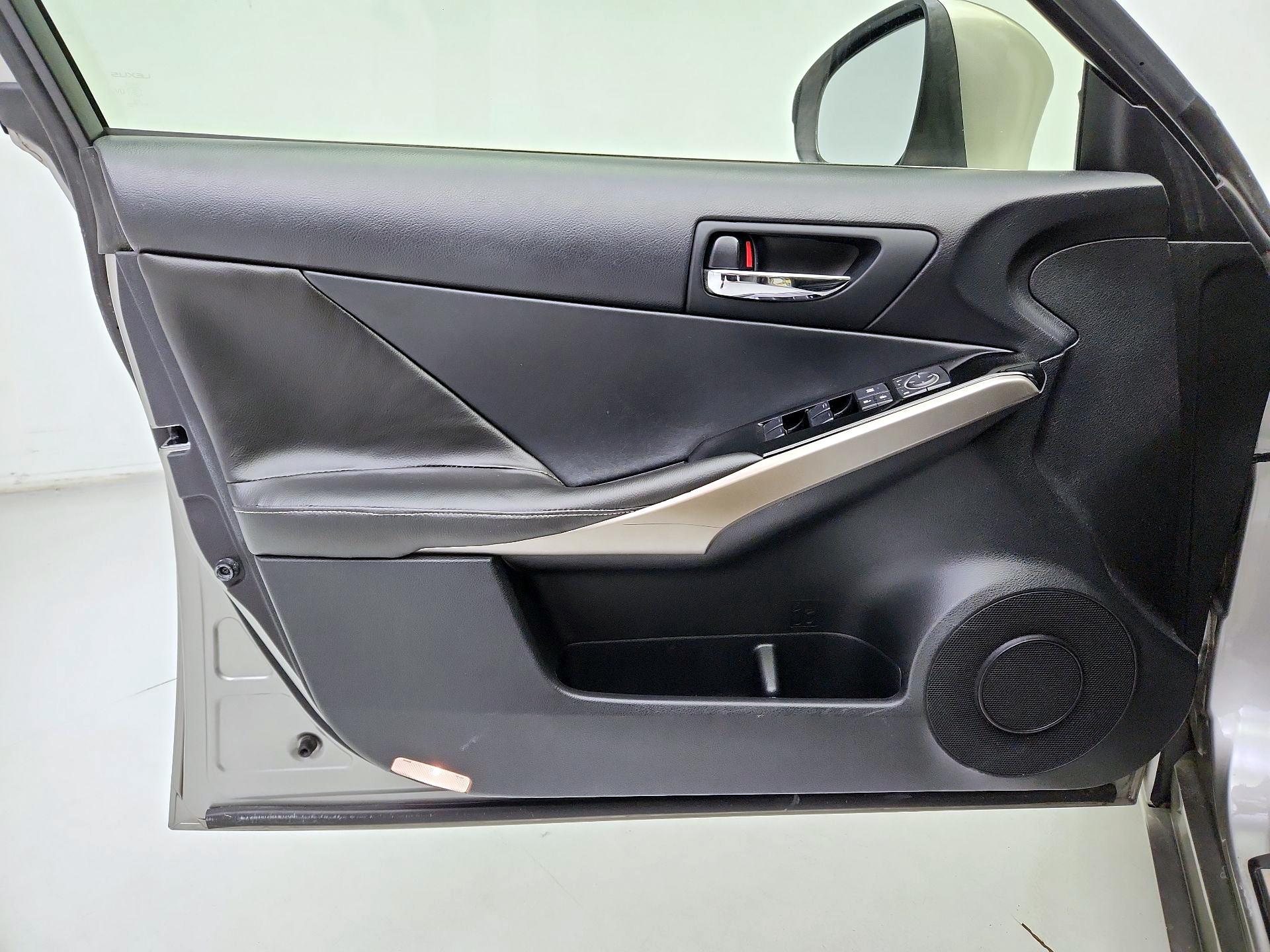 Thumbnail: 2015 Lexus IS - 12