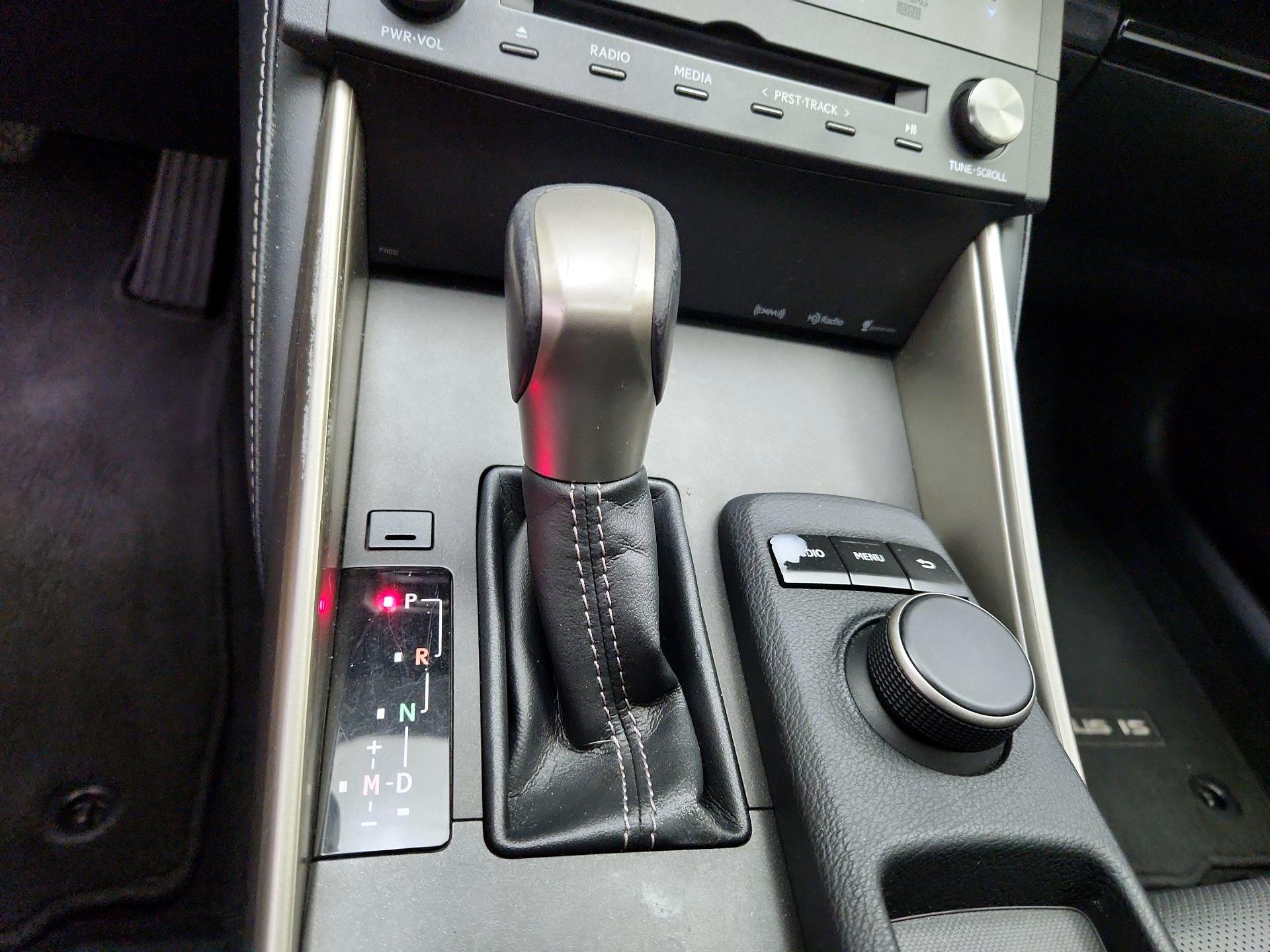 Thumbnail: 2015 Lexus IS - 17