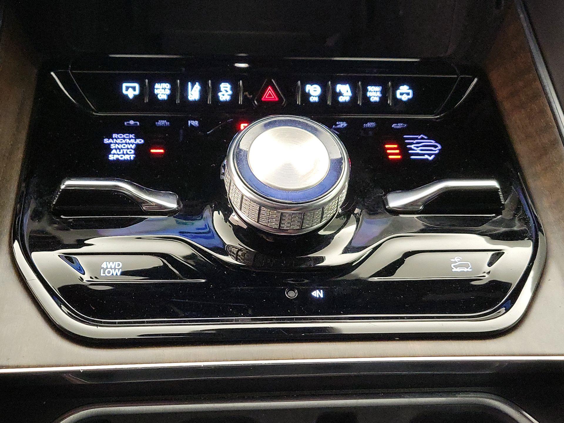Thumbnail: 2022 Jeep Grand Wagoneer - 18