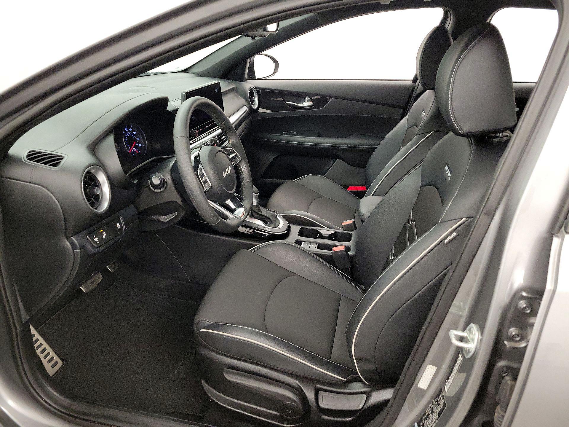 Thumbnail: 2022 Kia Forte - 11