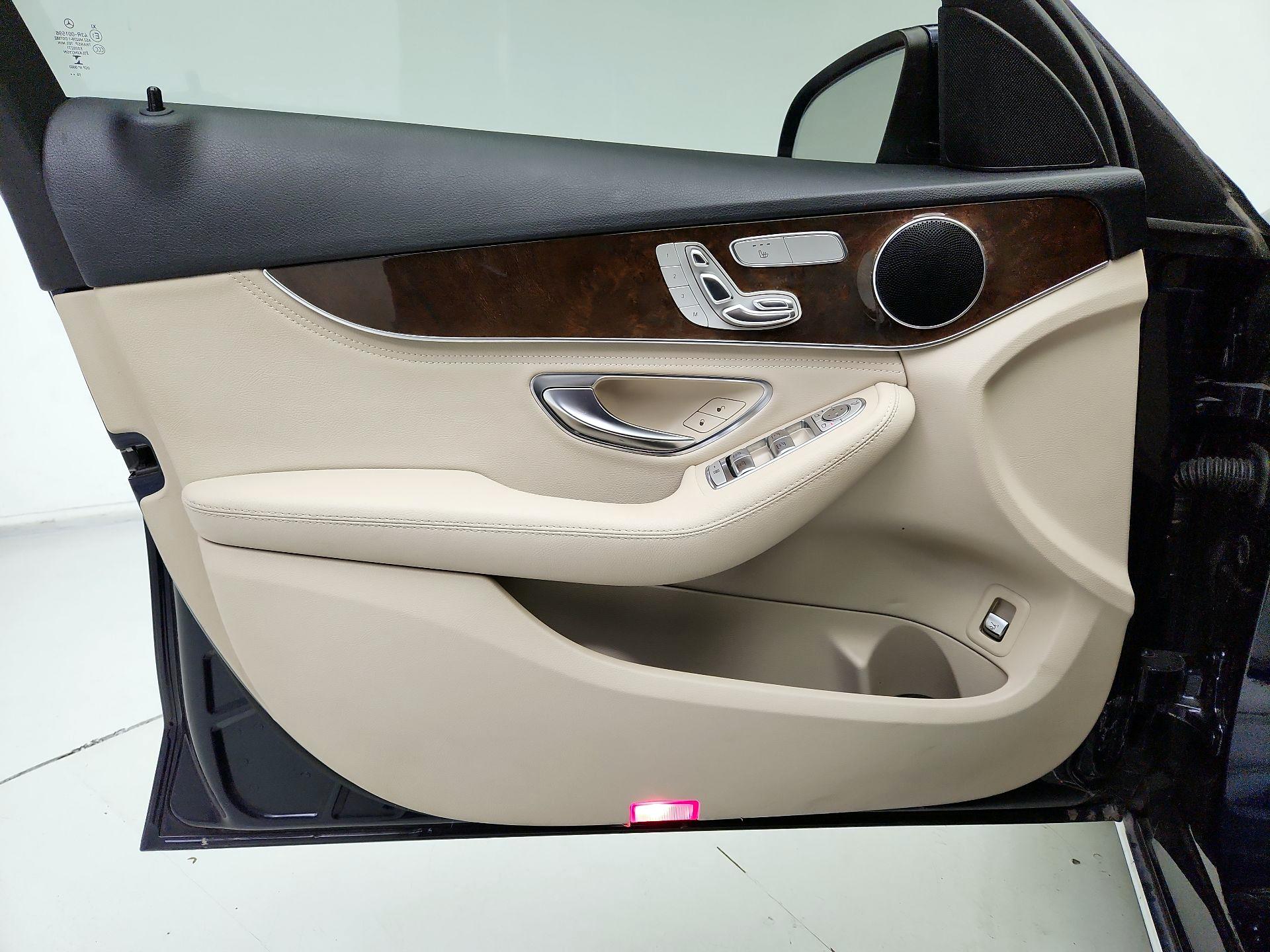 Thumbnail: 2016 Mercedes-Benz C-Class - 12