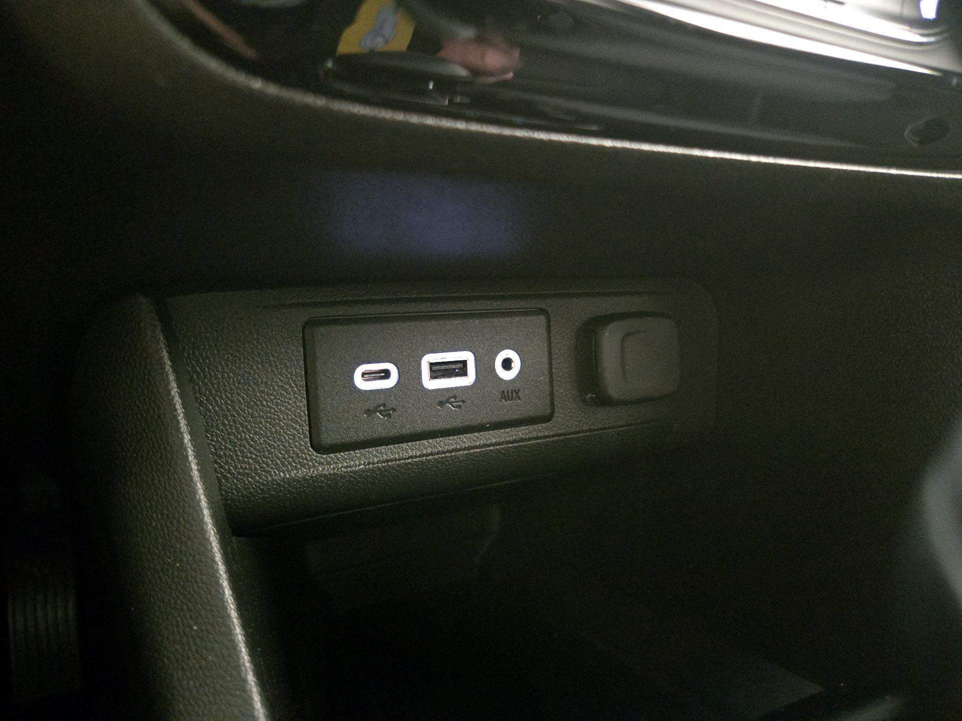 Thumbnail: 2023 Buick Encore GX - 18