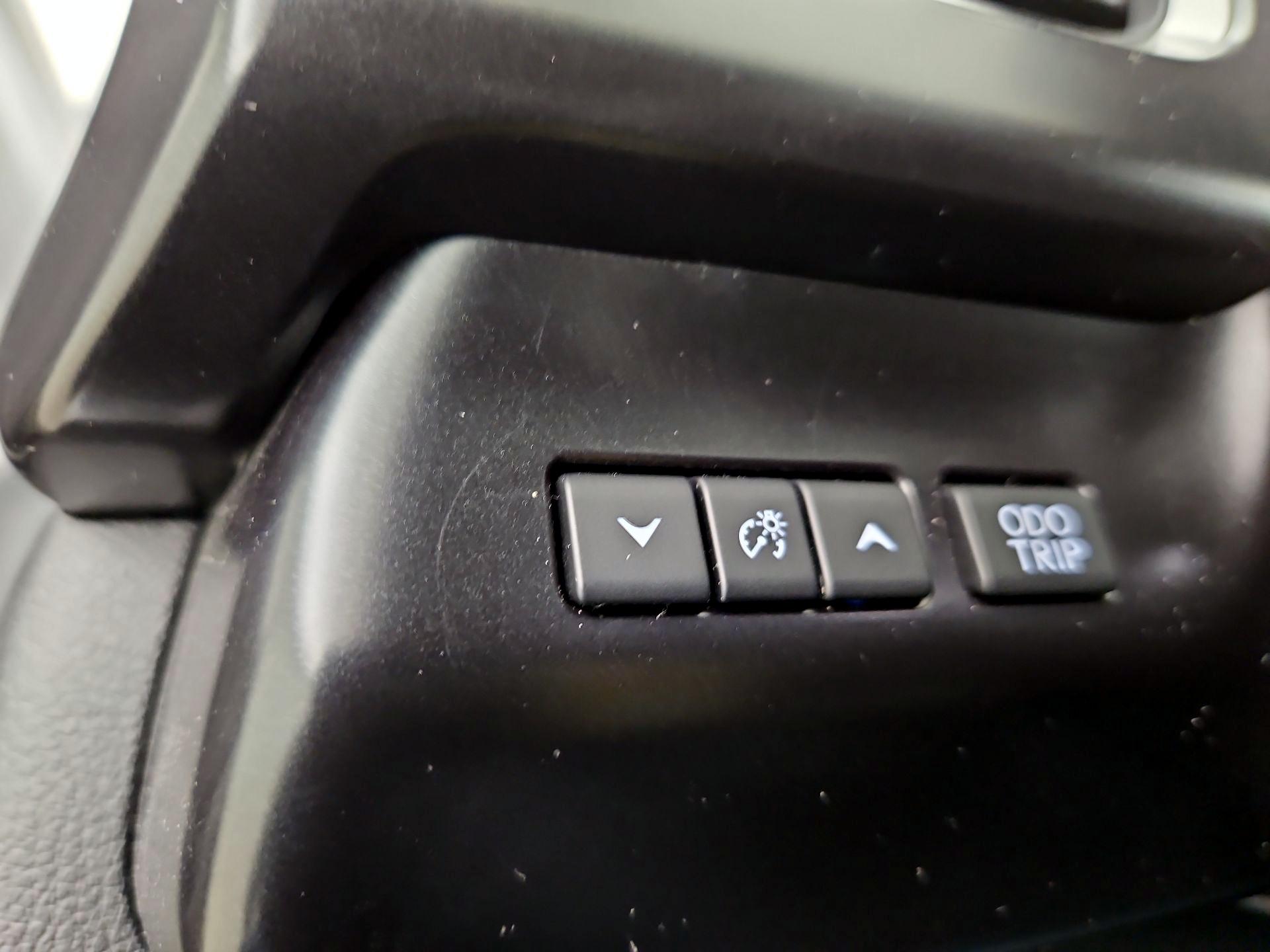 Thumbnail: 2023 Lexus UX - 13