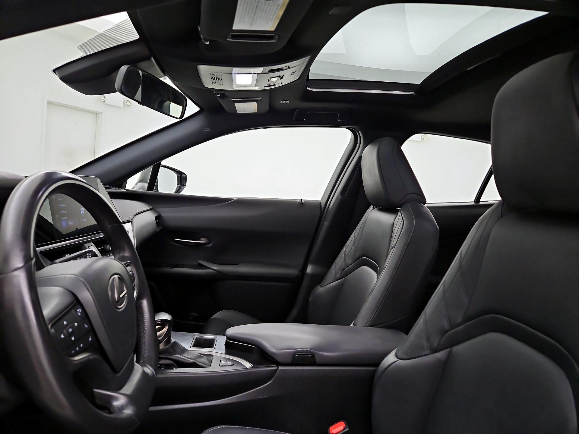 Thumbnail: 2023 Lexus UX - 18