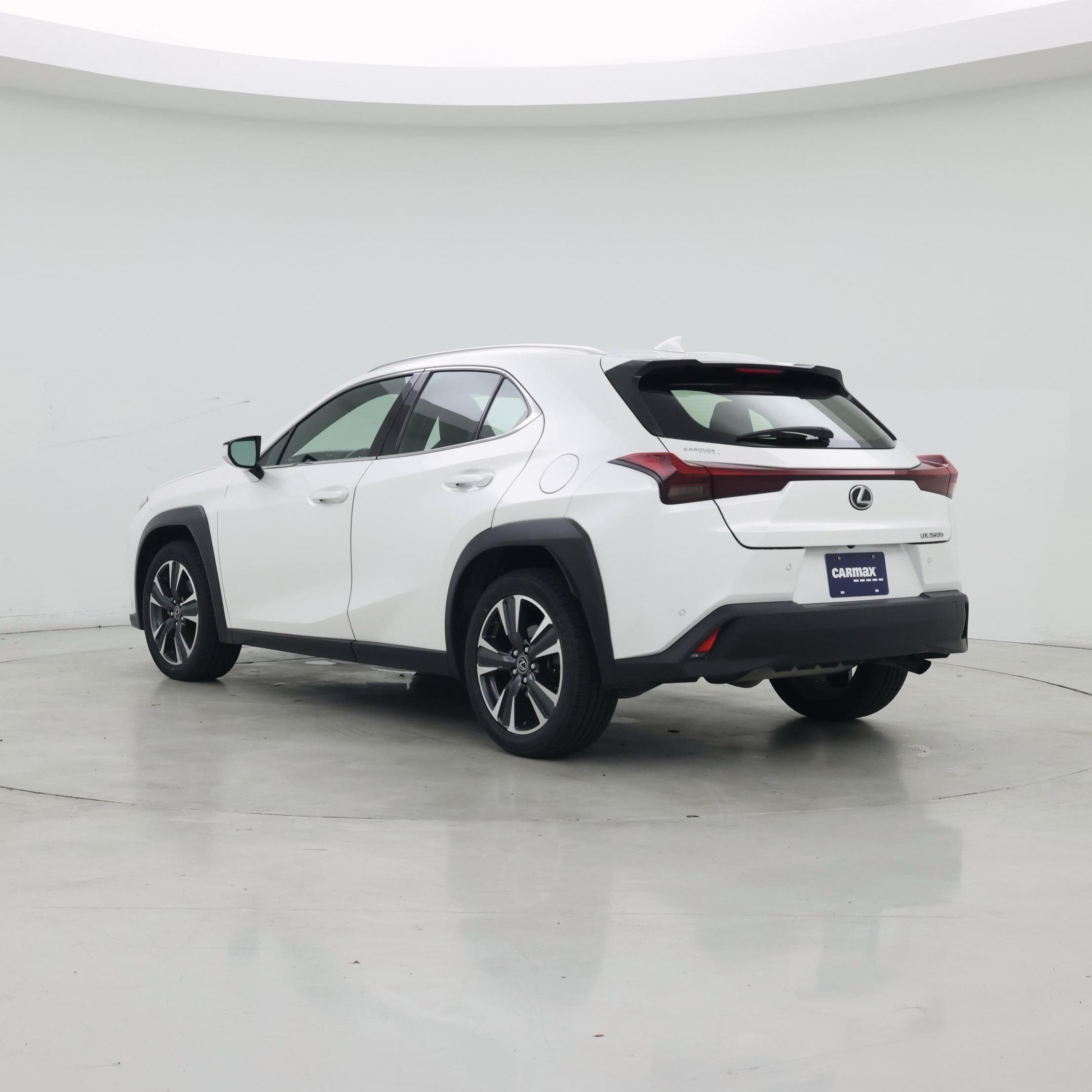 Thumbnail: 2023 Lexus UX - 2