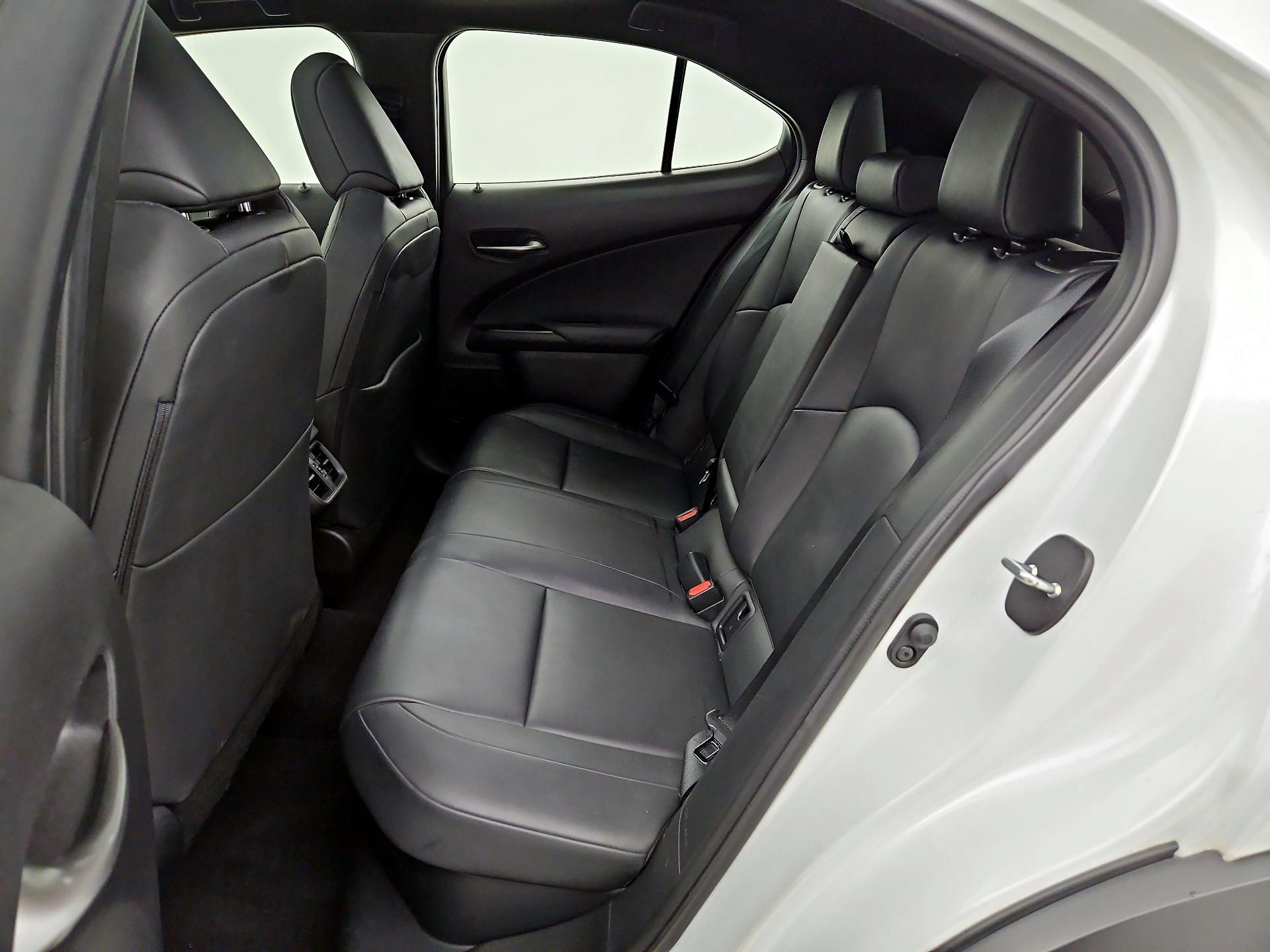 Thumbnail: 2023 Lexus UX - 19