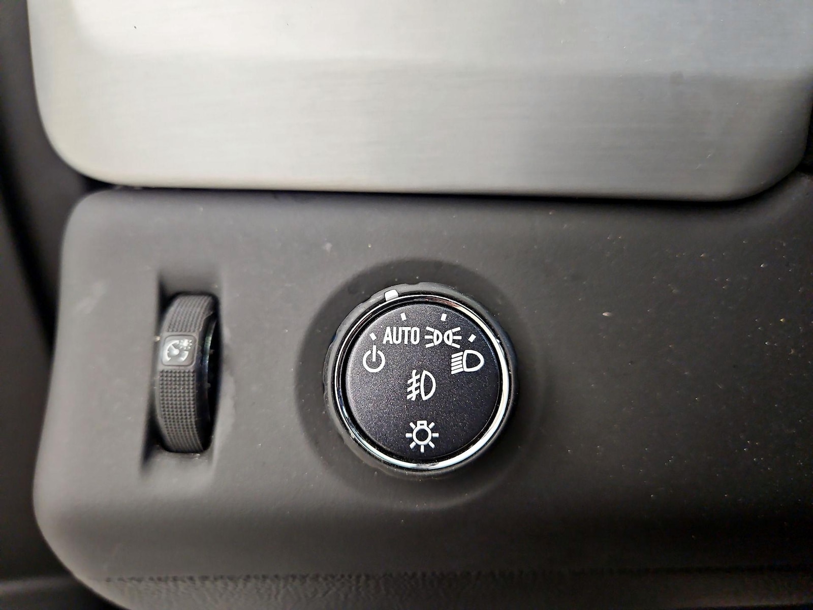 2018 GMC Yukon XL SLE - Photo 14