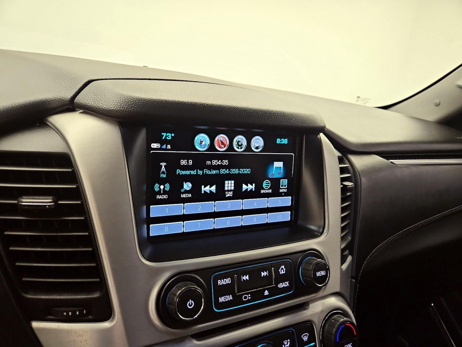 2018 GMC Yukon XL SLE - Photo 17