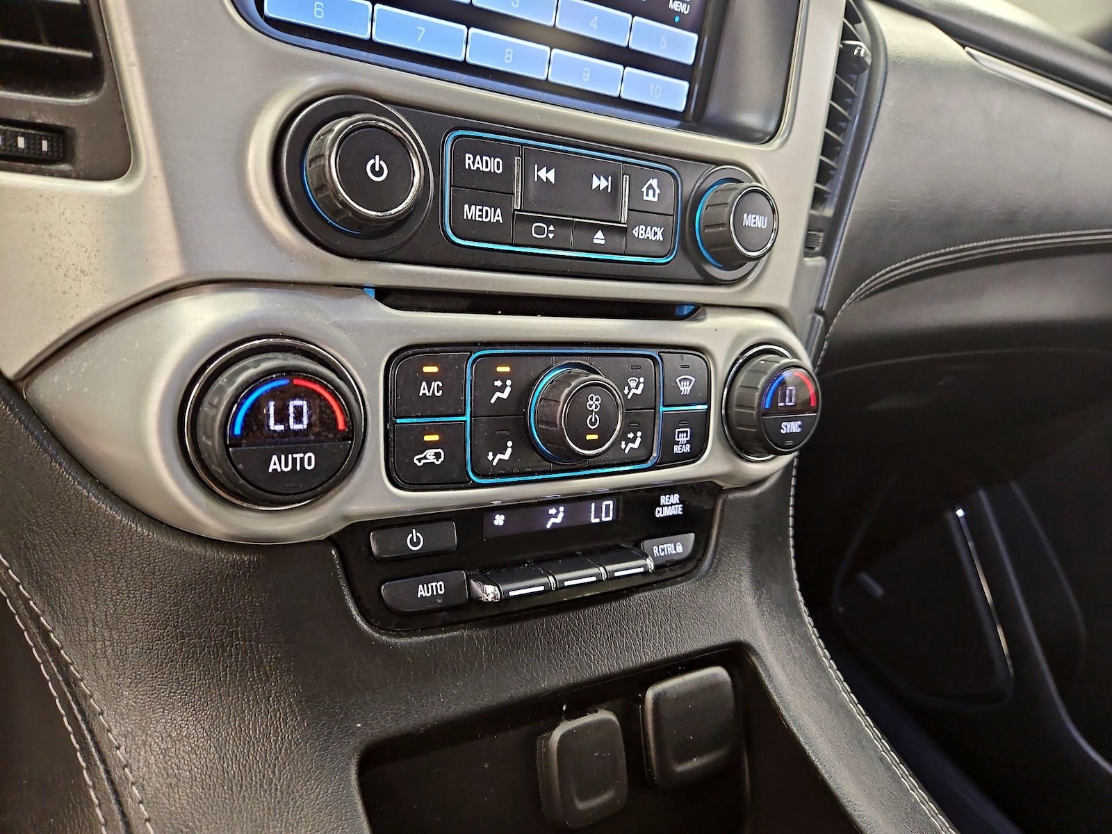2018 GMC Yukon XL SLE - Photo 18