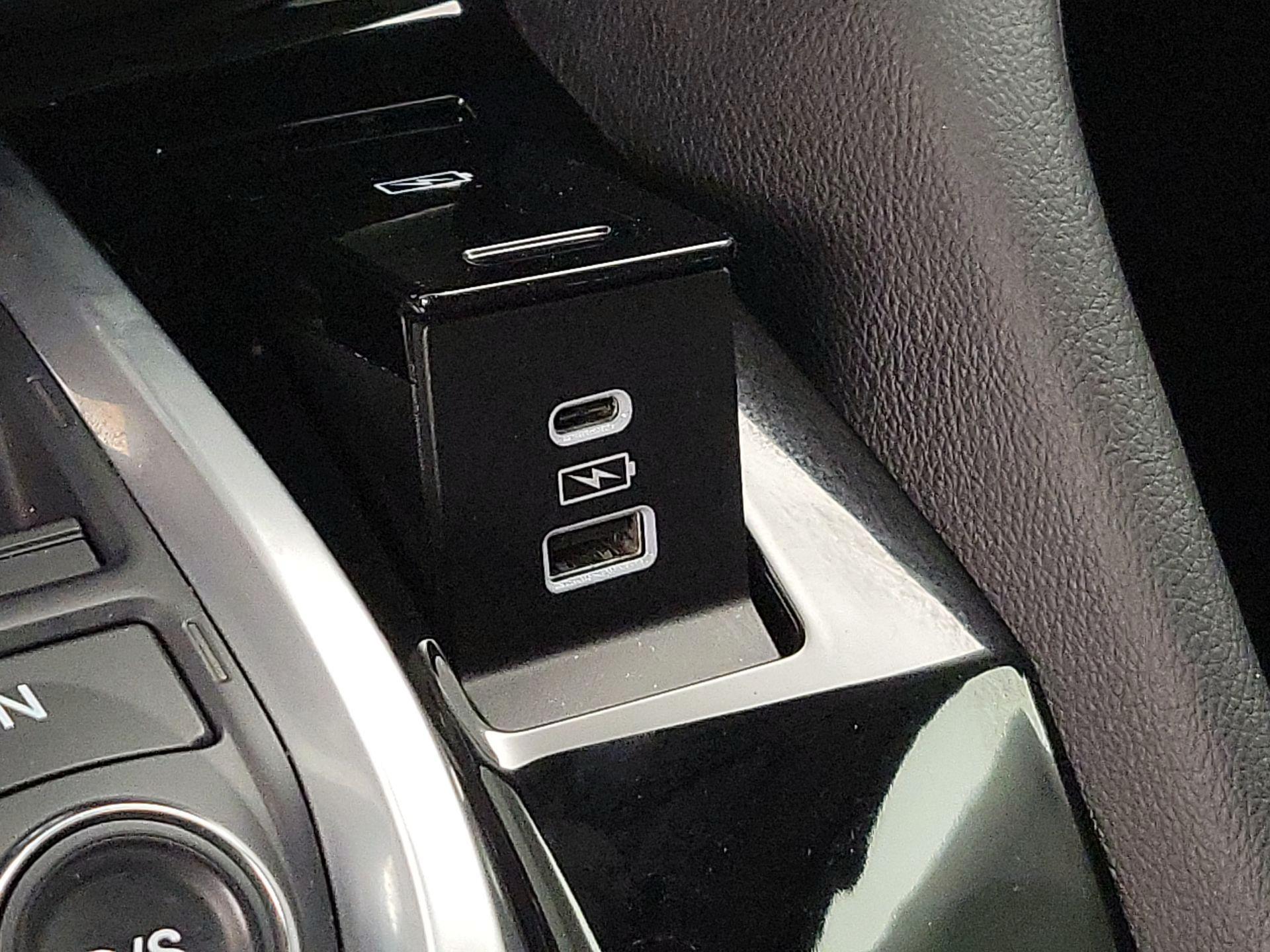 Thumbnail: 2023 Acura MDX - 18