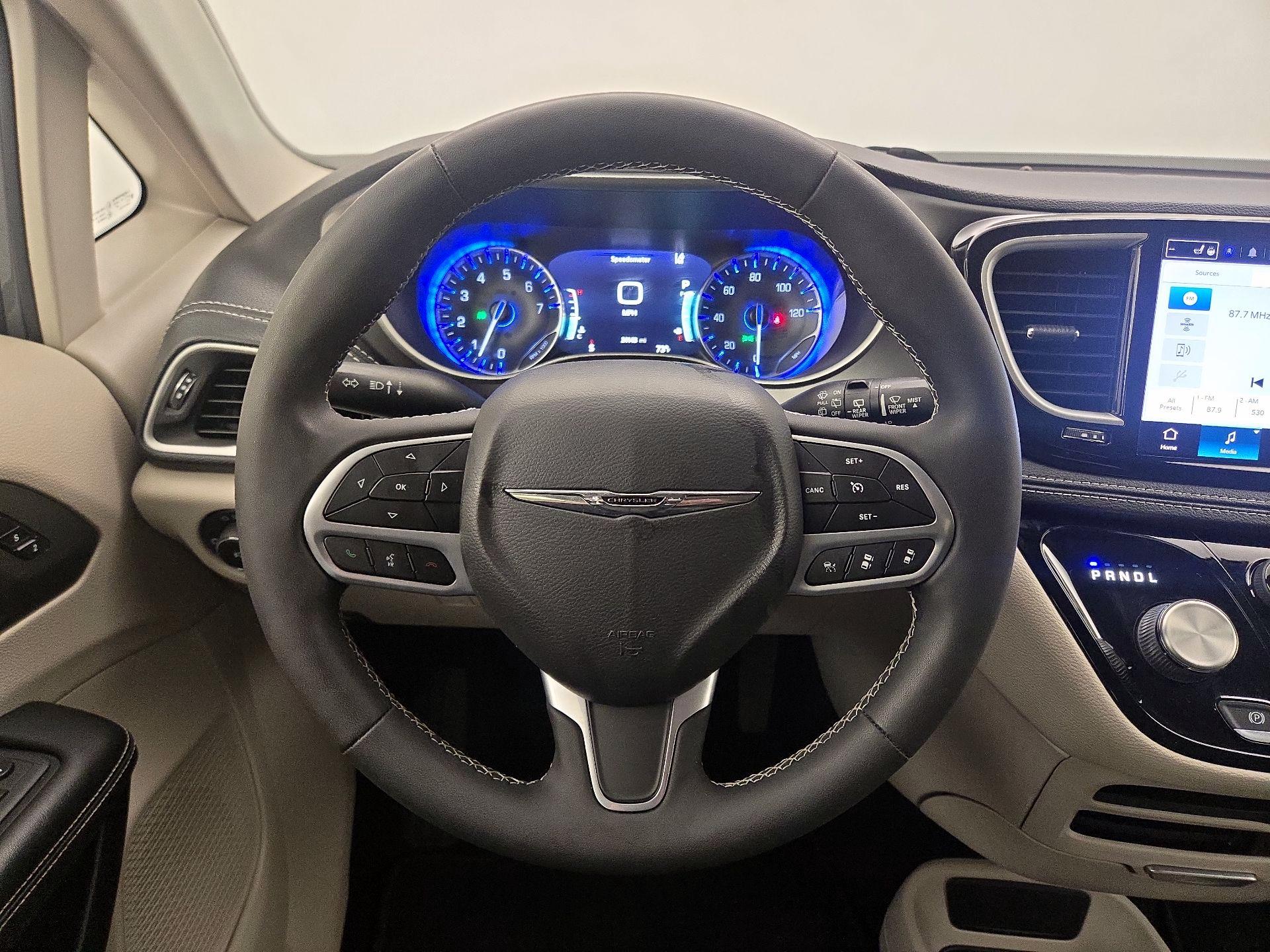 Thumbnail: 2022 Chrysler Pacifica - 10