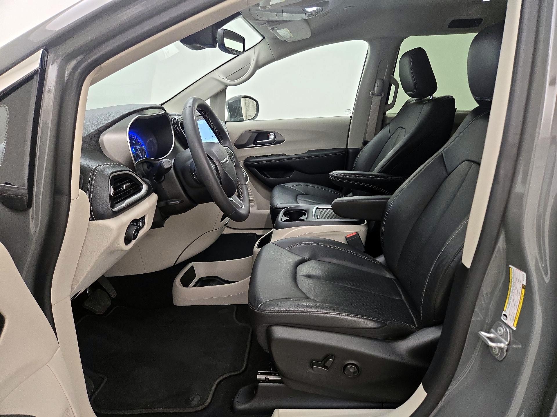 Thumbnail: 2022 Chrysler Pacifica - 11