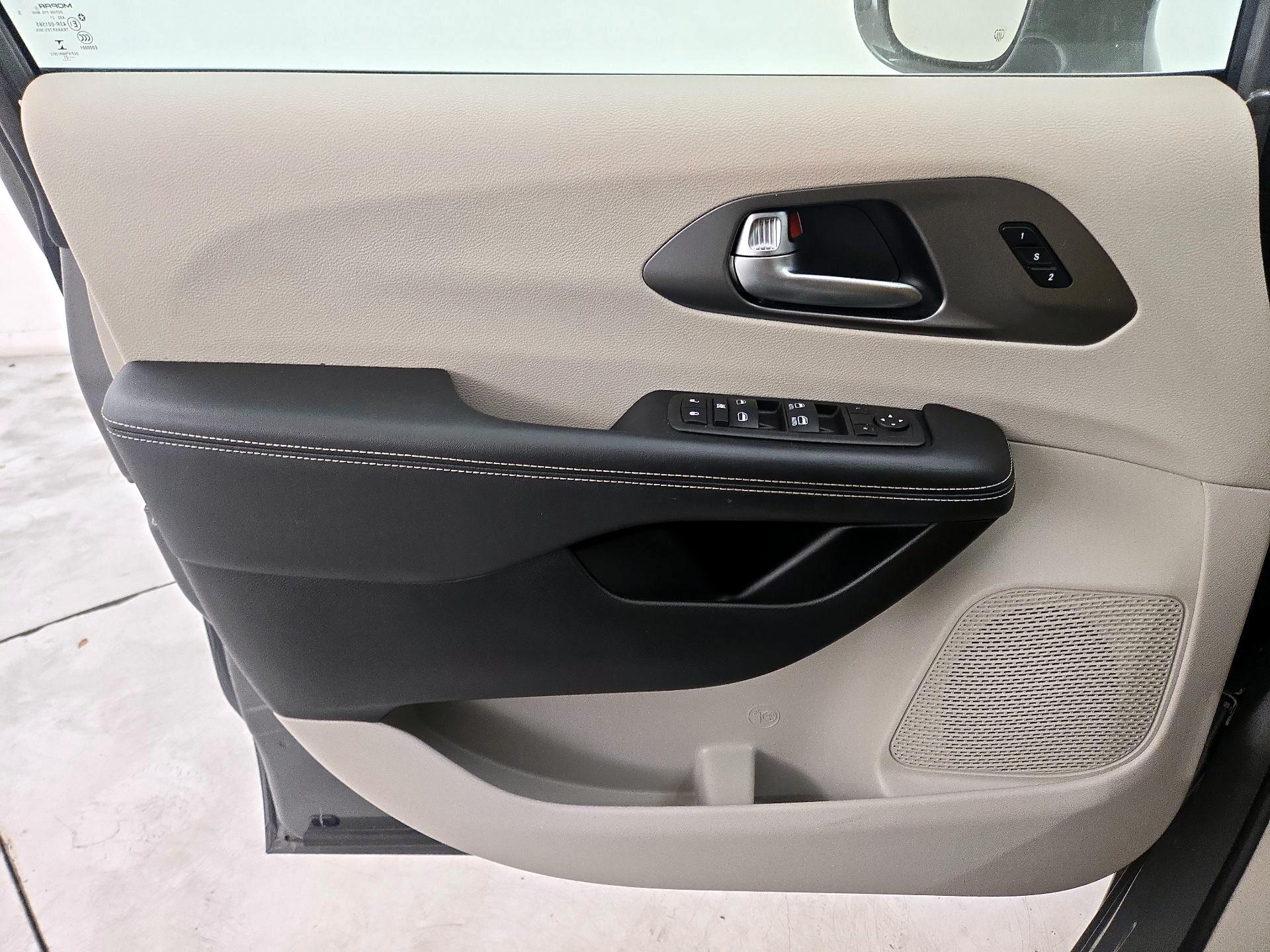 Thumbnail: 2022 Chrysler Pacifica - 12