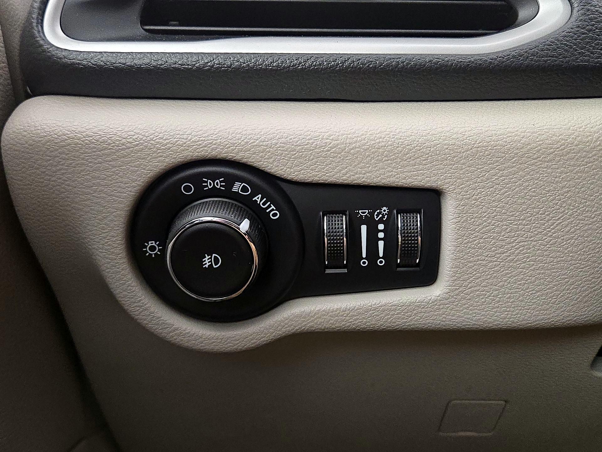 Thumbnail: 2022 Chrysler Pacifica - 13