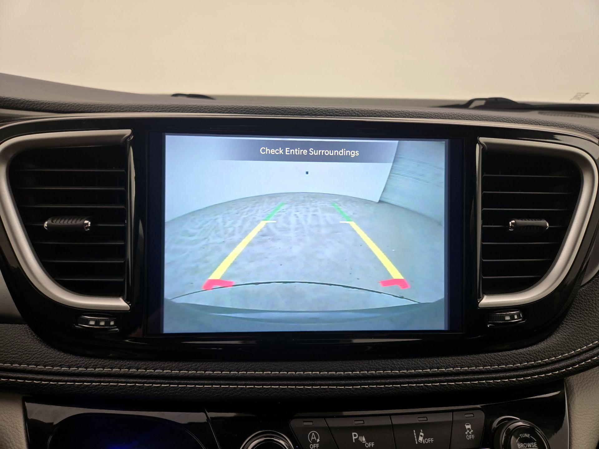 Thumbnail: 2022 Chrysler Pacifica - 14