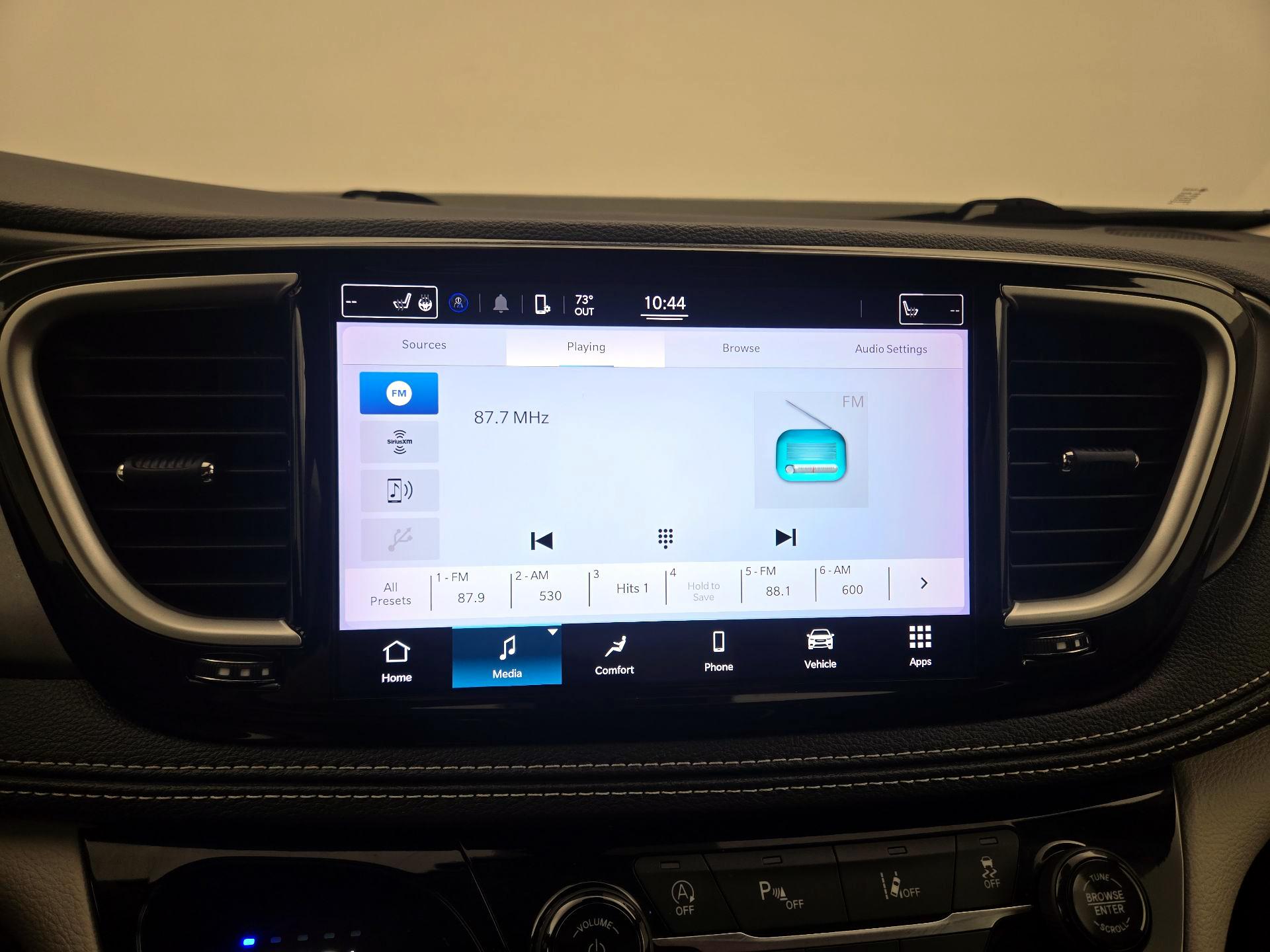 Thumbnail: 2022 Chrysler Pacifica - 15