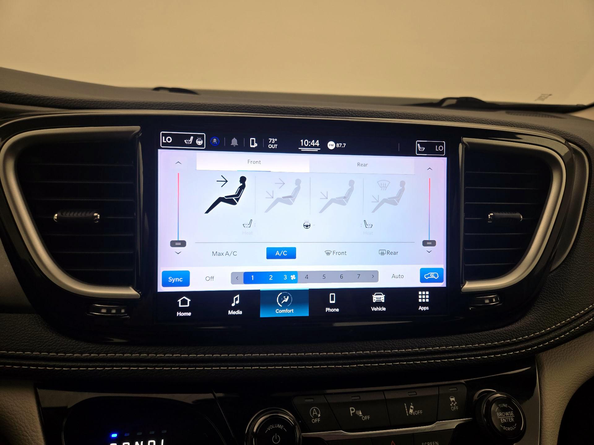 Thumbnail: 2022 Chrysler Pacifica - 16