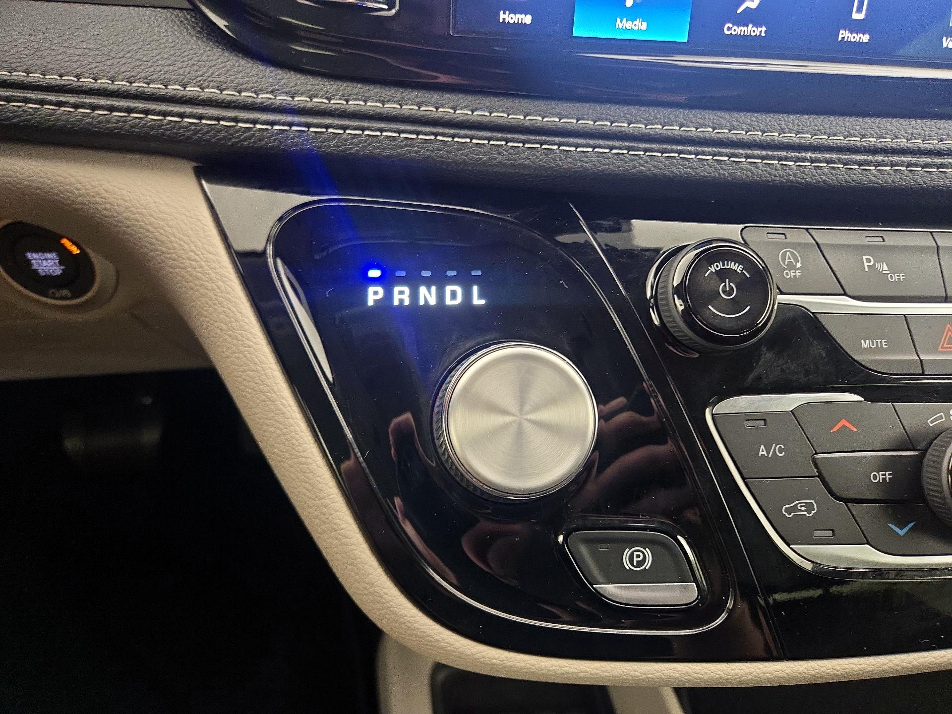 Thumbnail: 2022 Chrysler Pacifica - 17