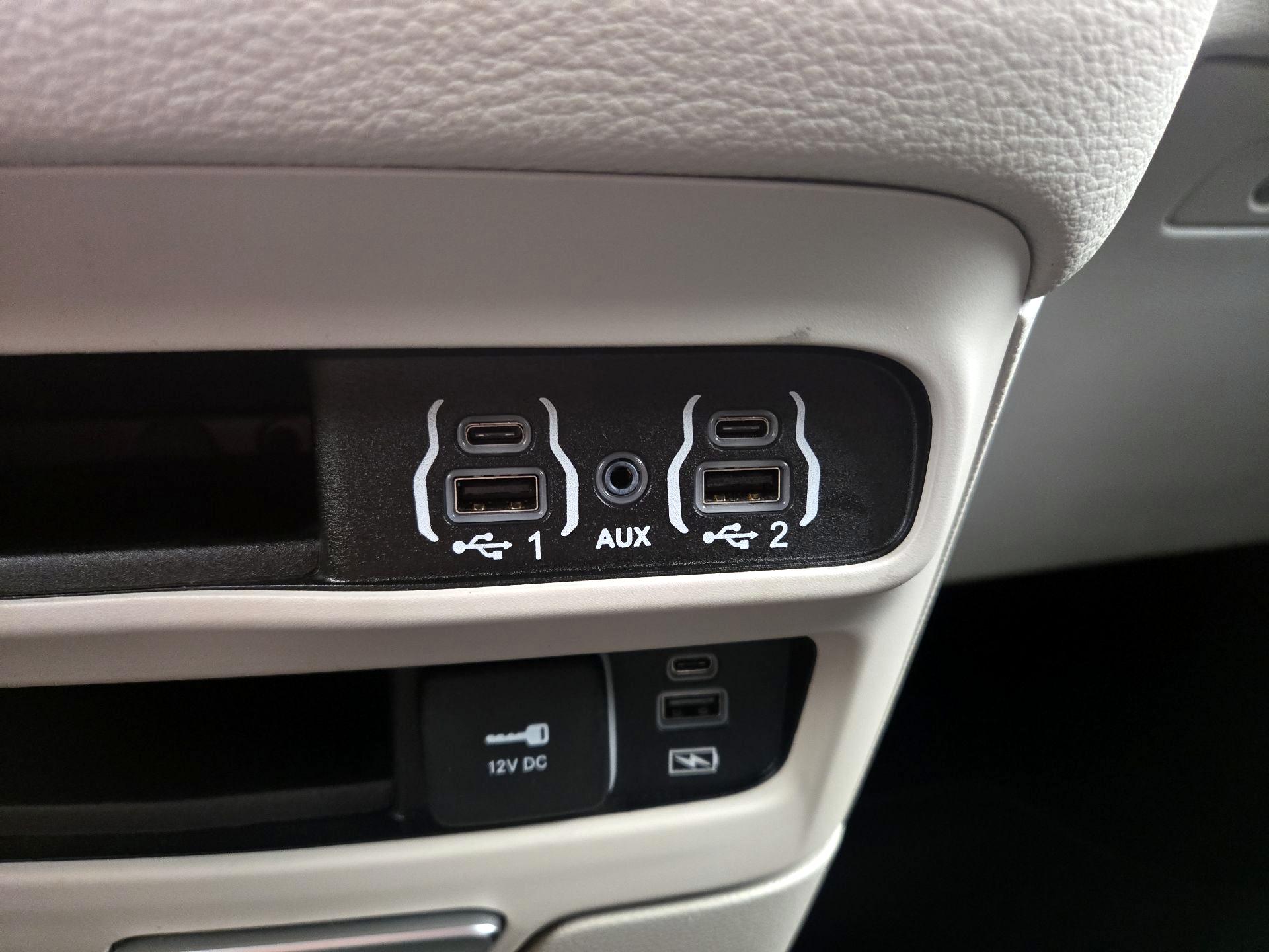 Thumbnail: 2022 Chrysler Pacifica - 18