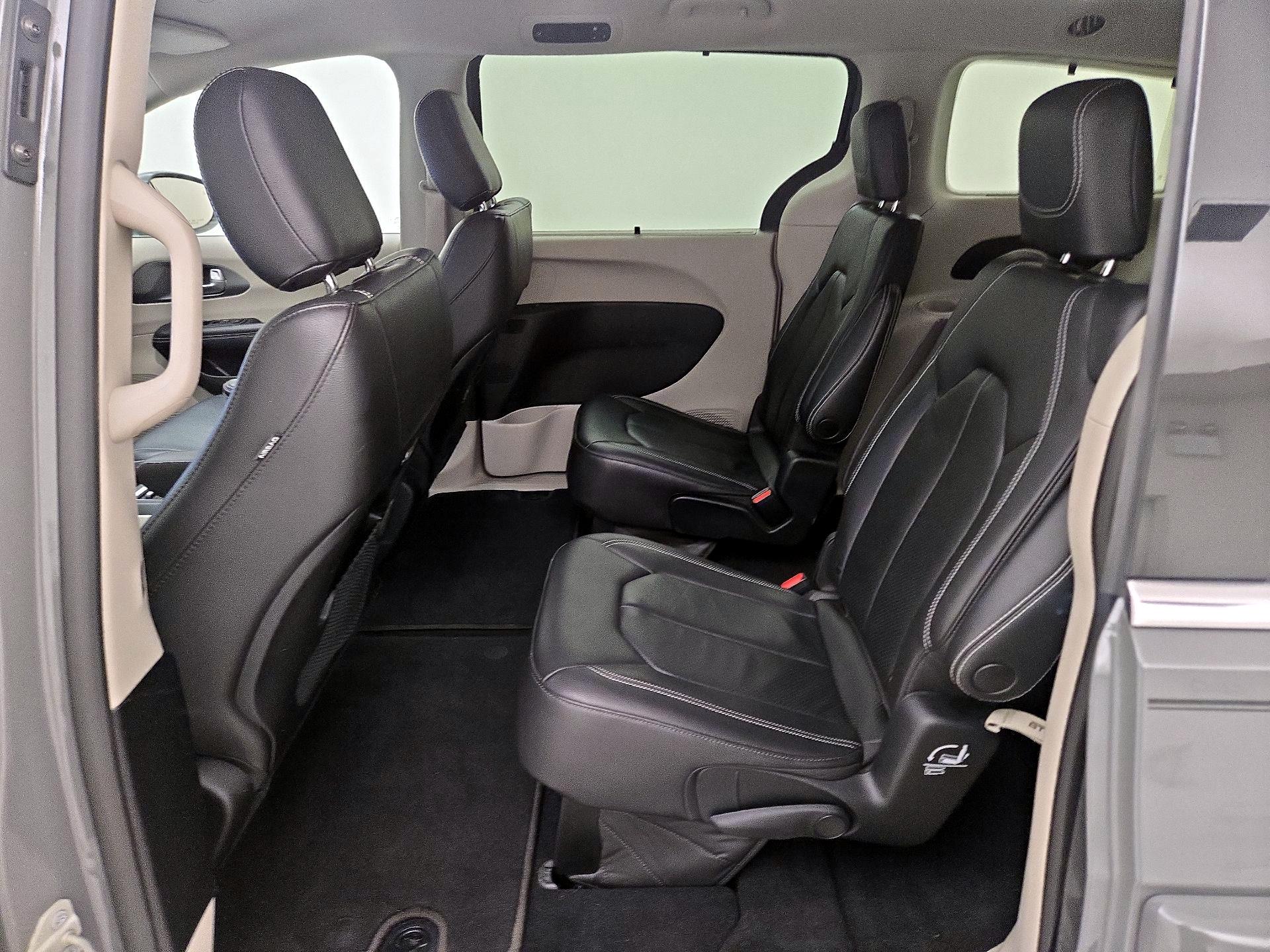 Thumbnail: 2022 Chrysler Pacifica - 19