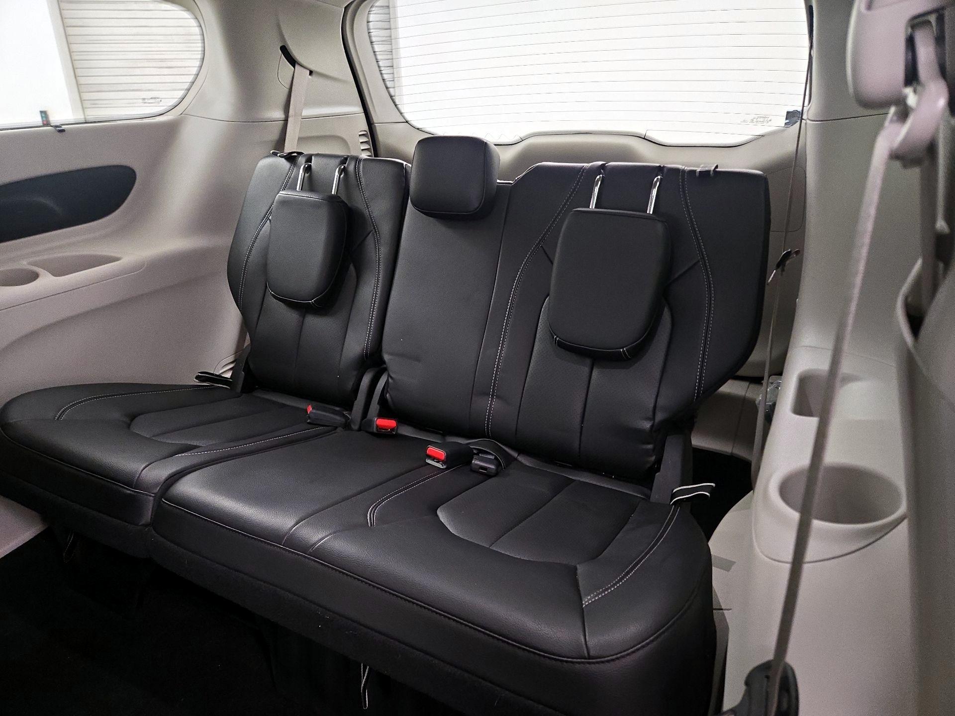 Thumbnail: 2022 Chrysler Pacifica - 20