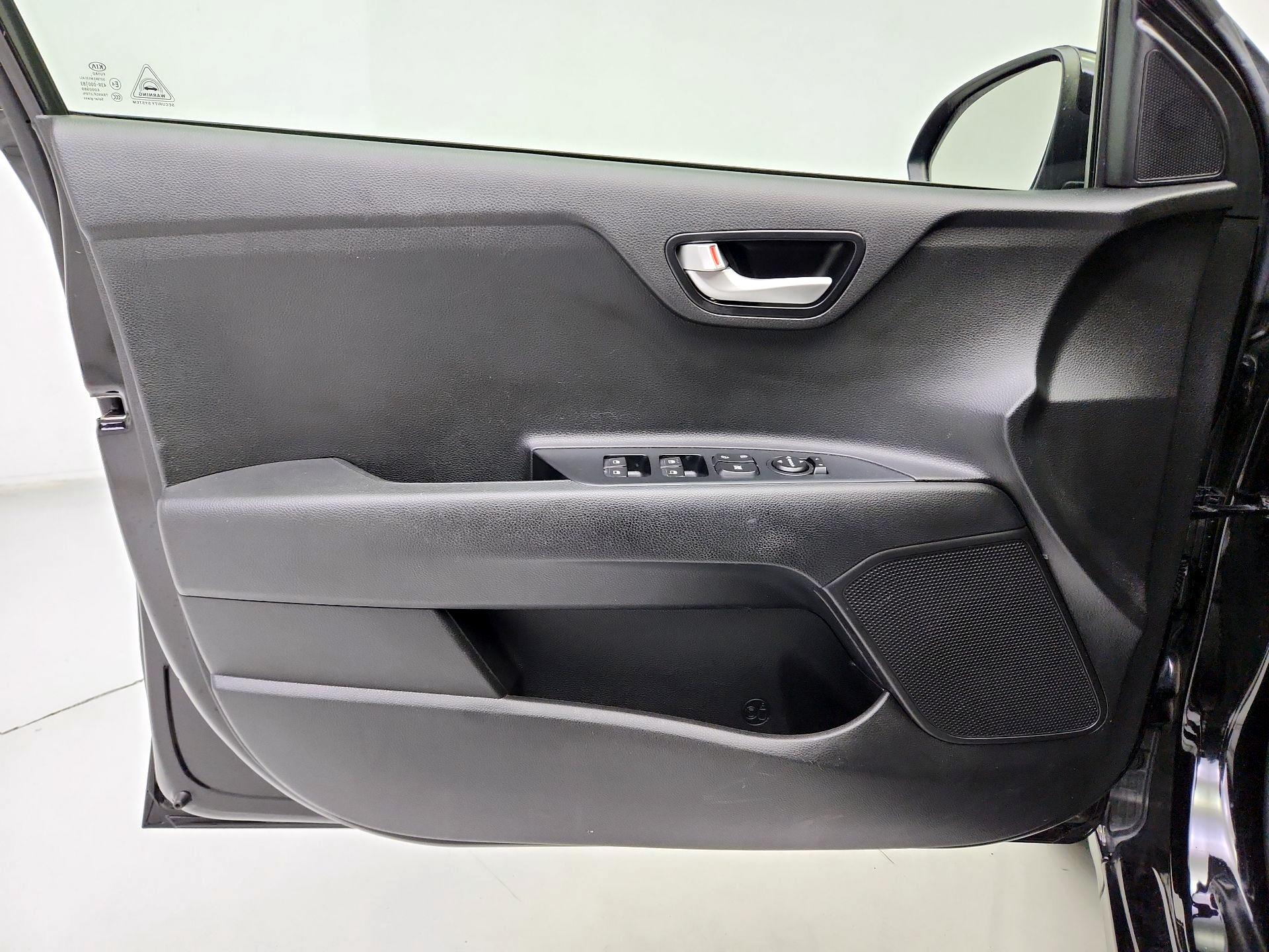 Thumbnail: 2018 Kia Rio - 12