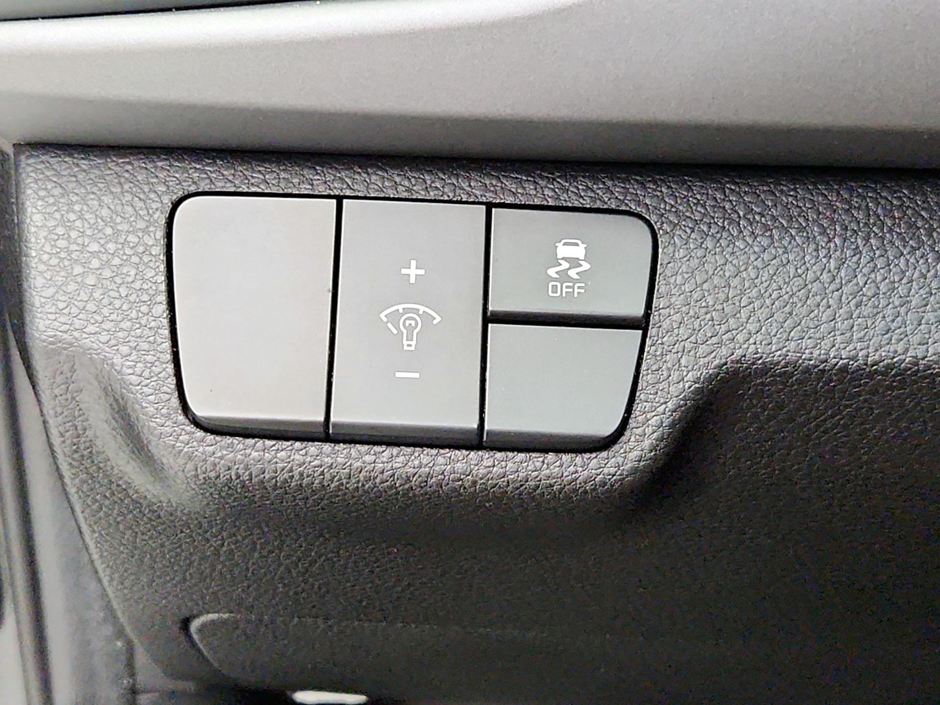 Thumbnail: 2018 Kia Rio - 13