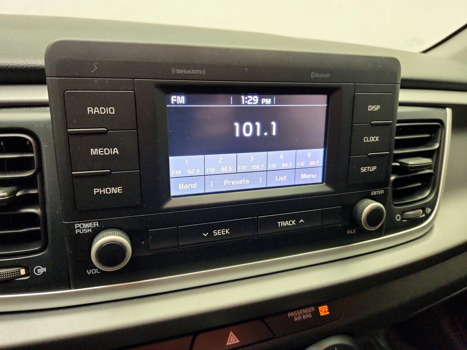 Thumbnail: 2018 Kia Rio - 15