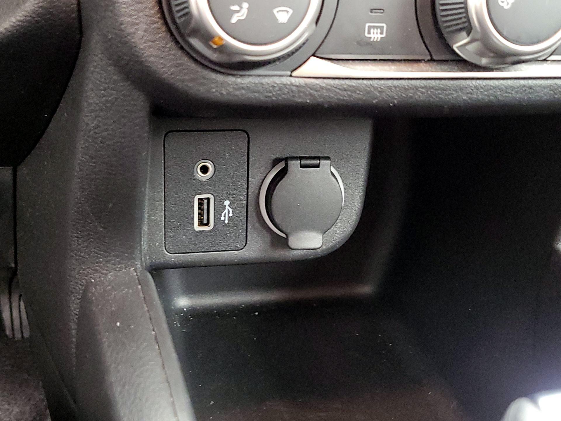 Thumbnail: 2023 Nissan Kicks - 18