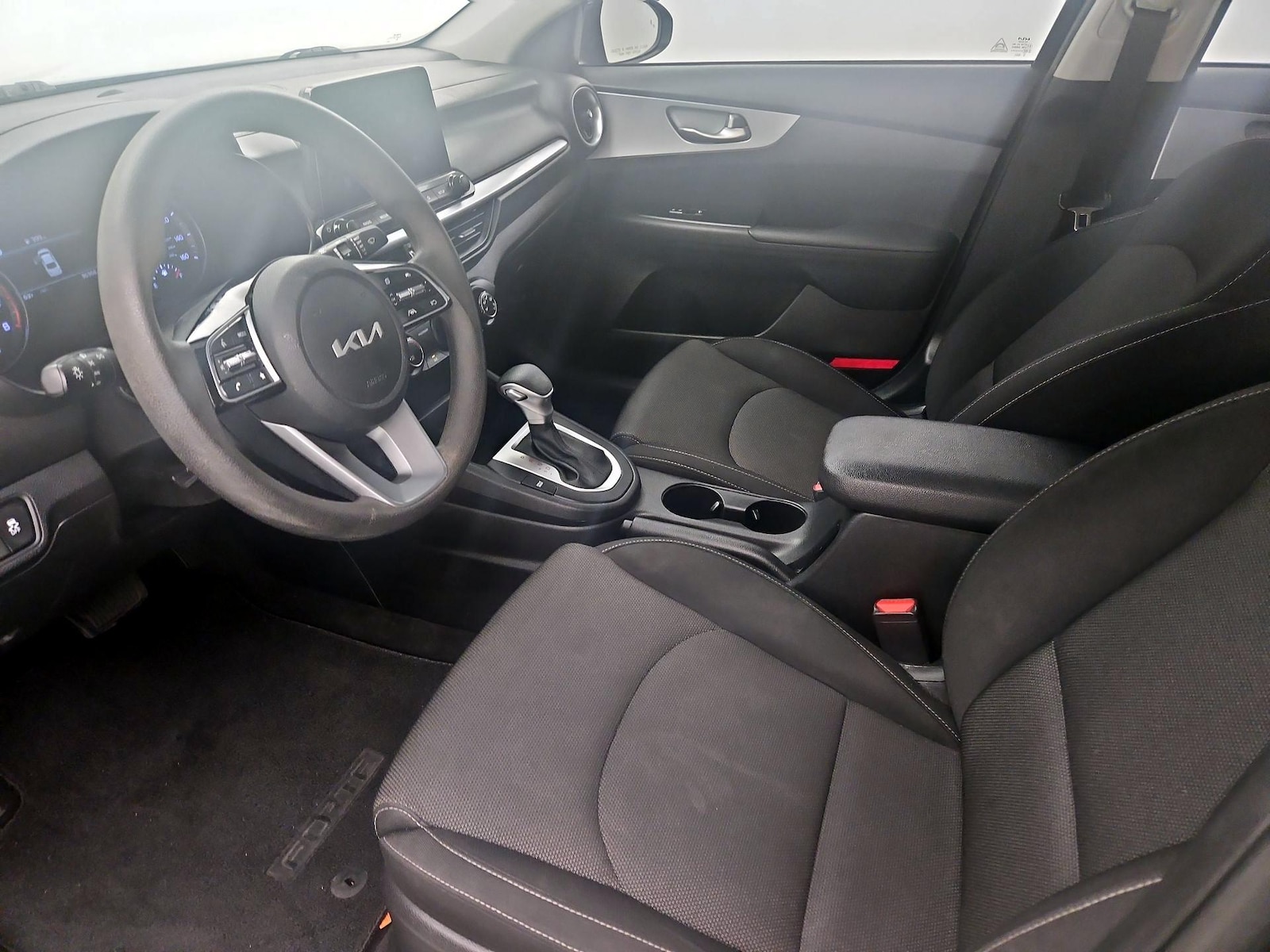 2023 Kia Forte LXS - Photo 12