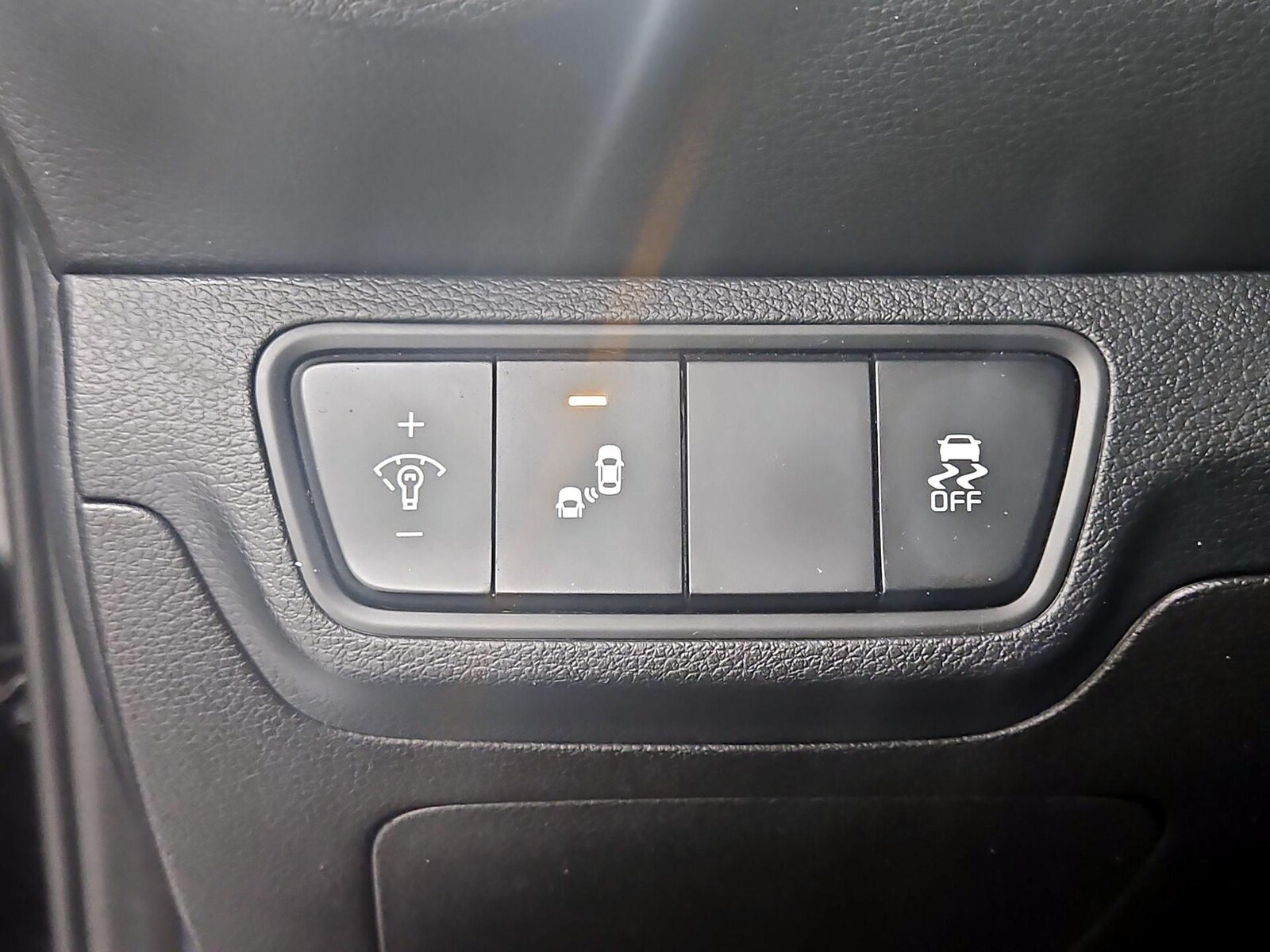 2023 Kia Forte LXS - Photo 14