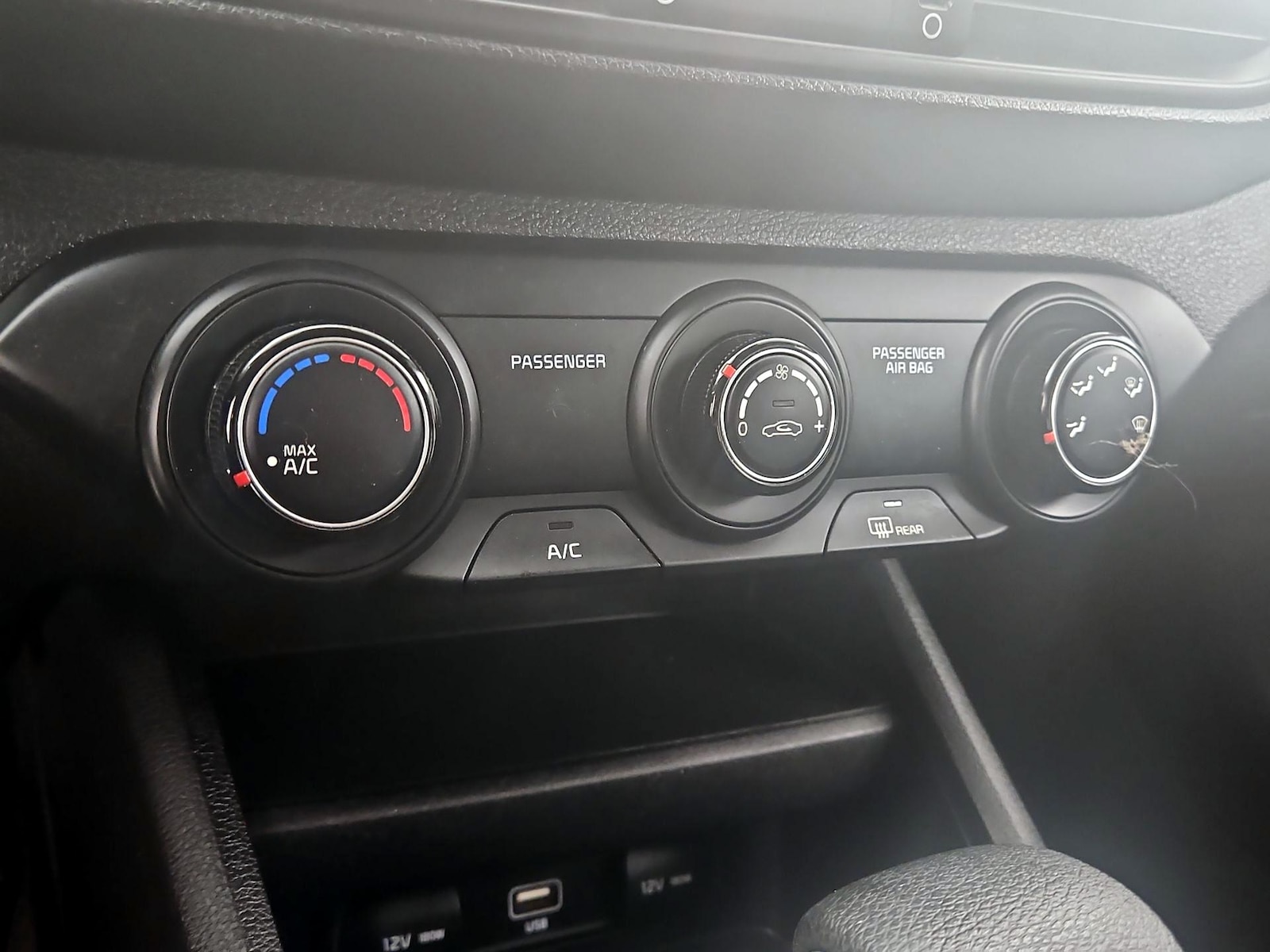 2023 Kia Forte LXS - Photo 17