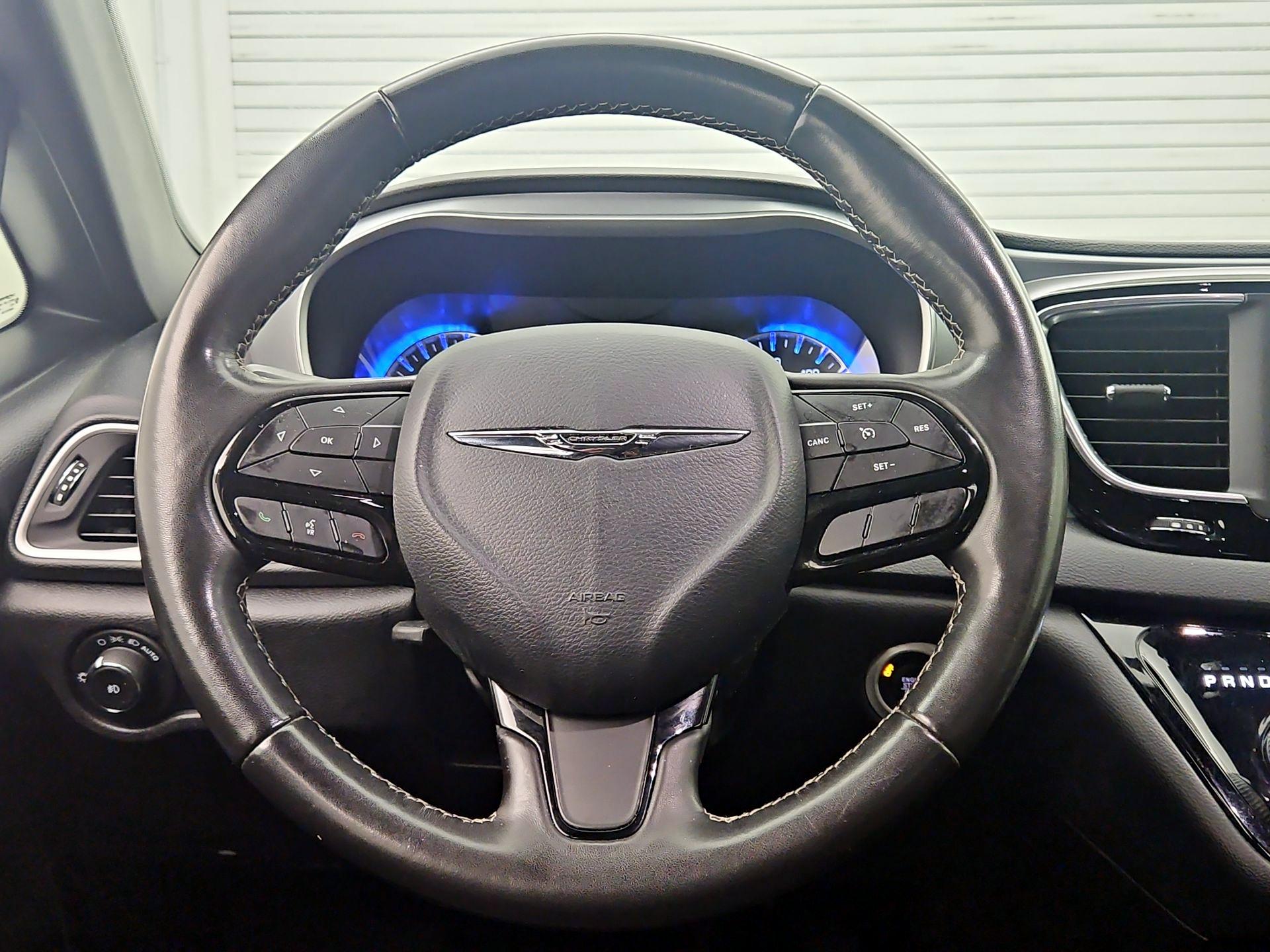 Thumbnail: 2020 Chrysler Pacifica - 10