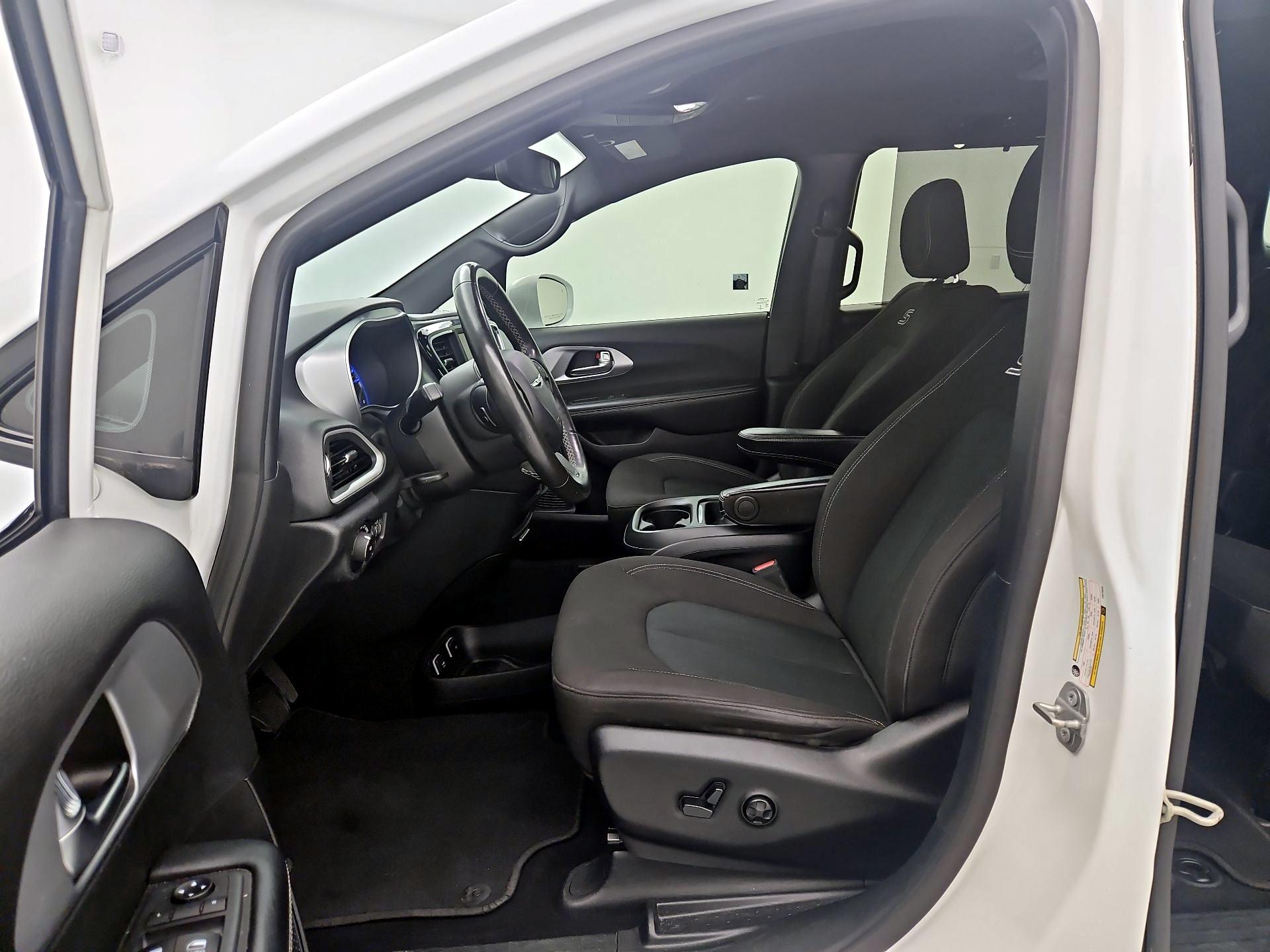 Thumbnail: 2020 Chrysler Pacifica - 11