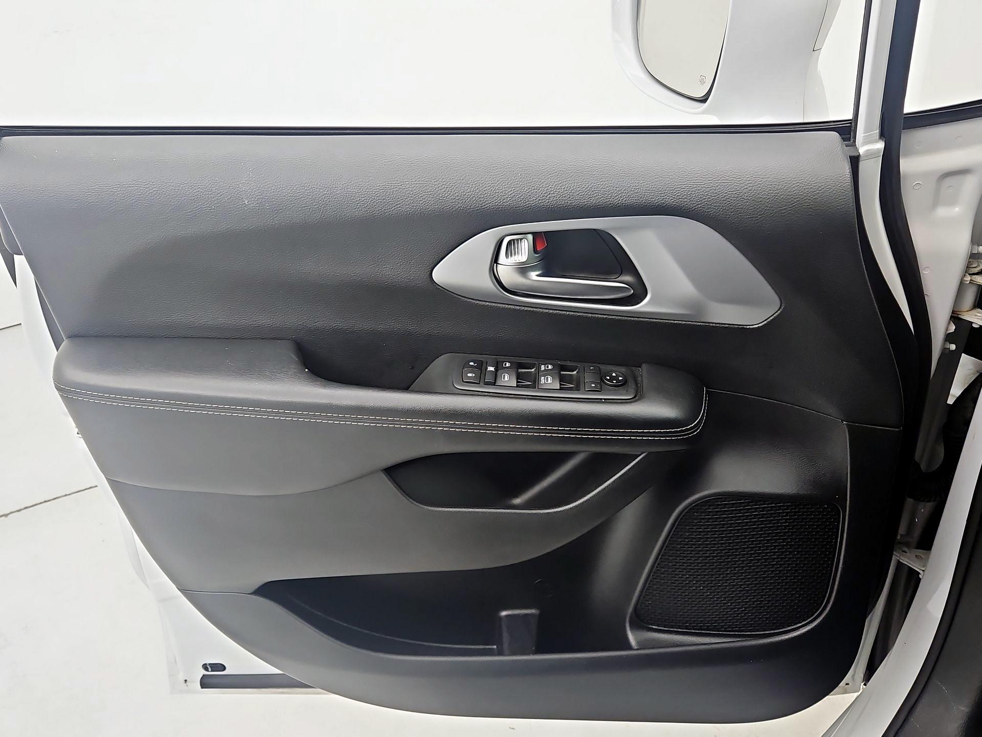 Thumbnail: 2020 Chrysler Pacifica - 12