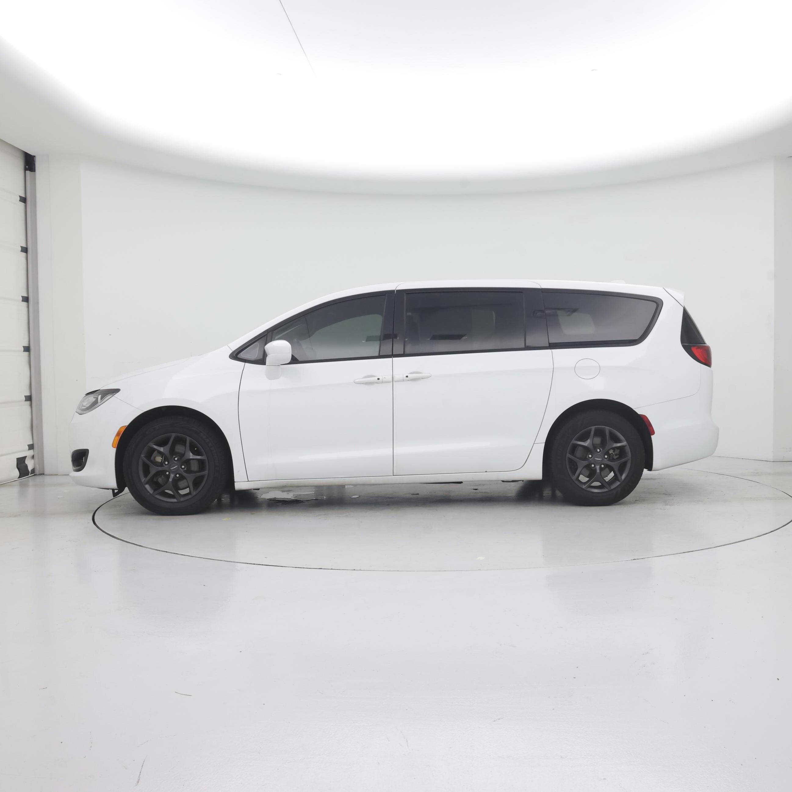 Thumbnail: 2020 Chrysler Pacifica - 3