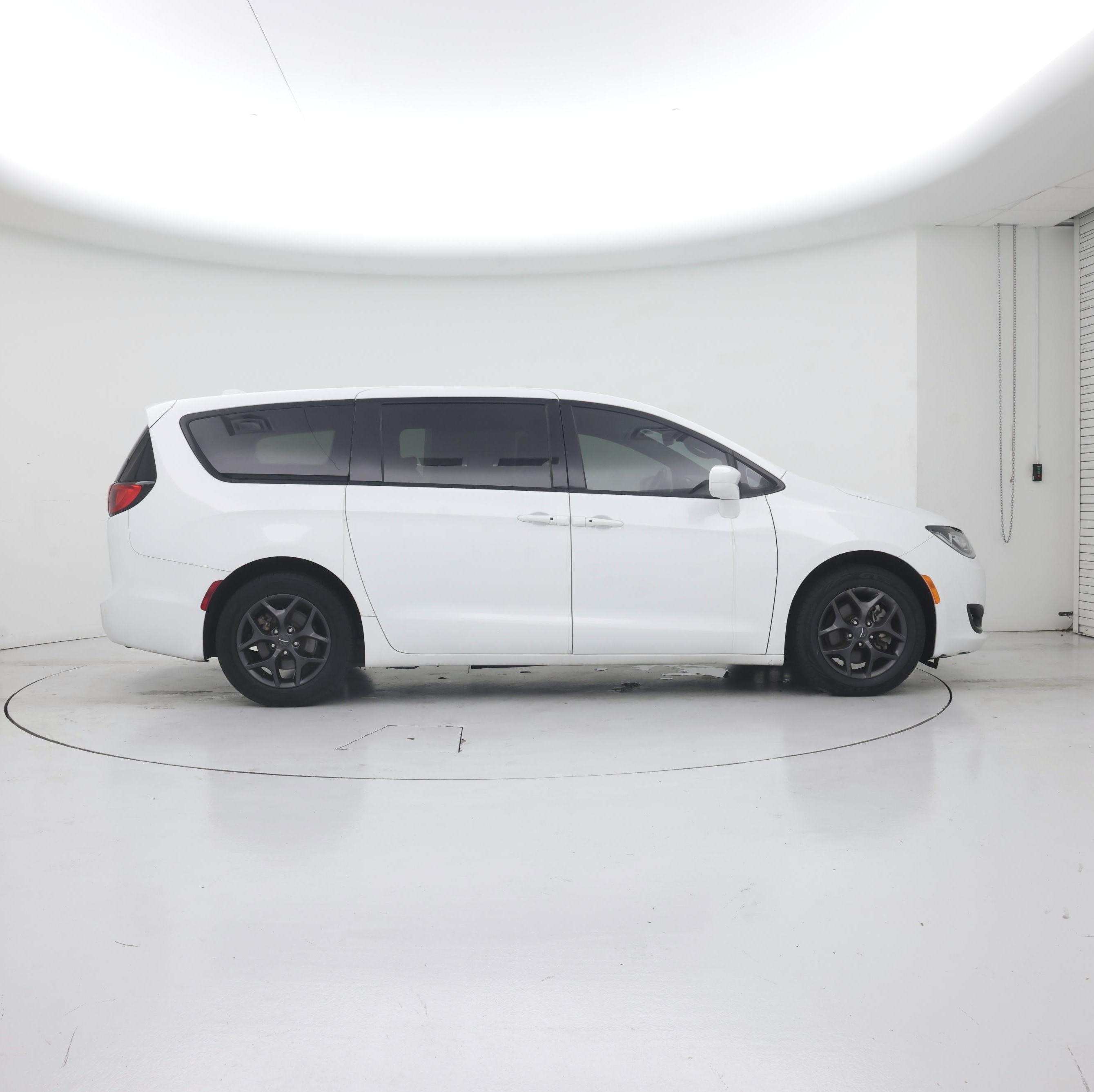 Thumbnail: 2020 Chrysler Pacifica - 7