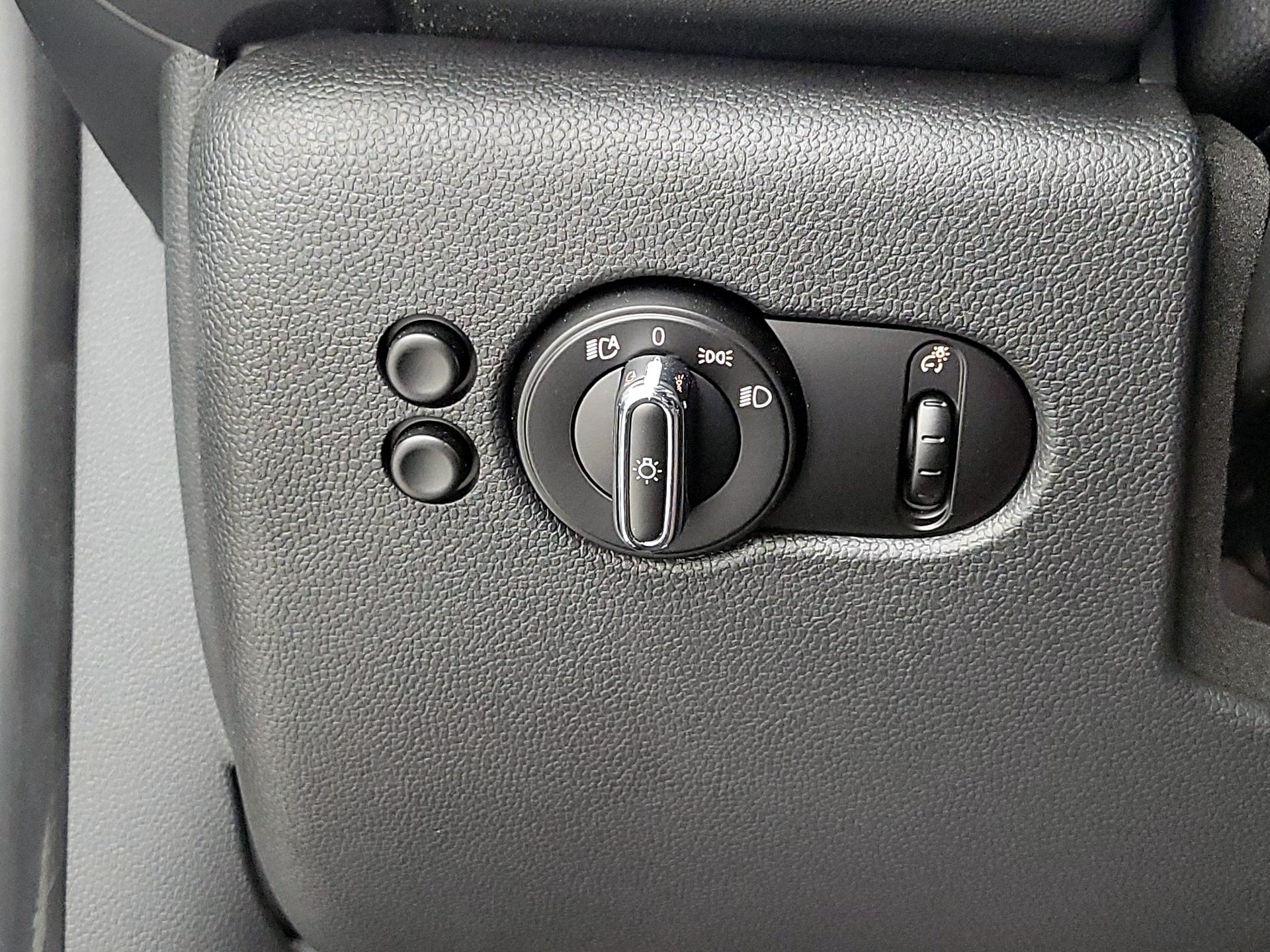 Thumbnail: 2020 MINI Cooper Hardtop - 13