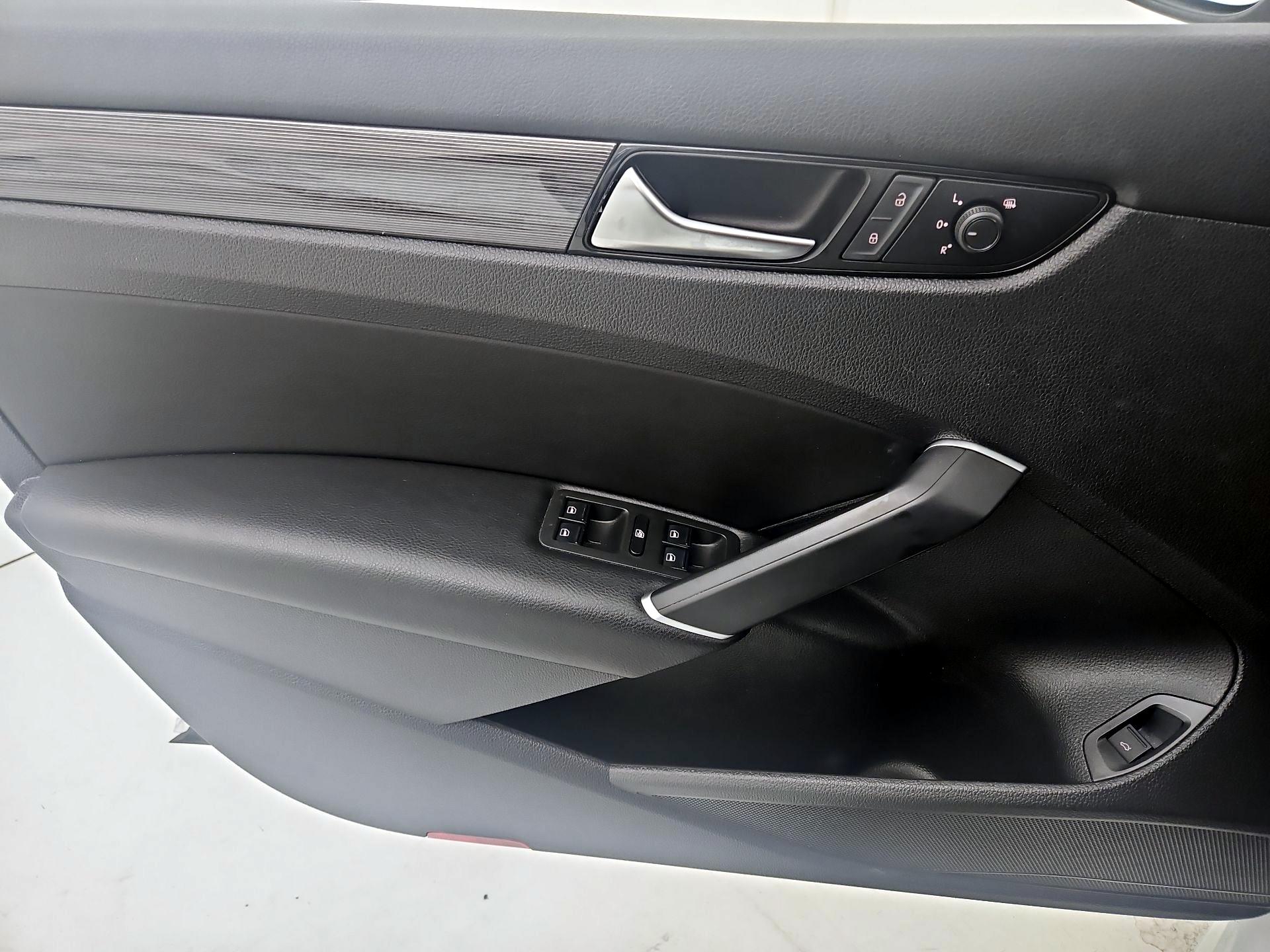 Thumbnail: 2021 Volkswagen Passat - 12