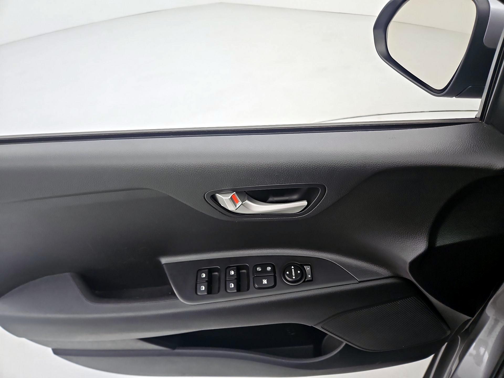 Thumbnail: 2023 Kia Rio - 12