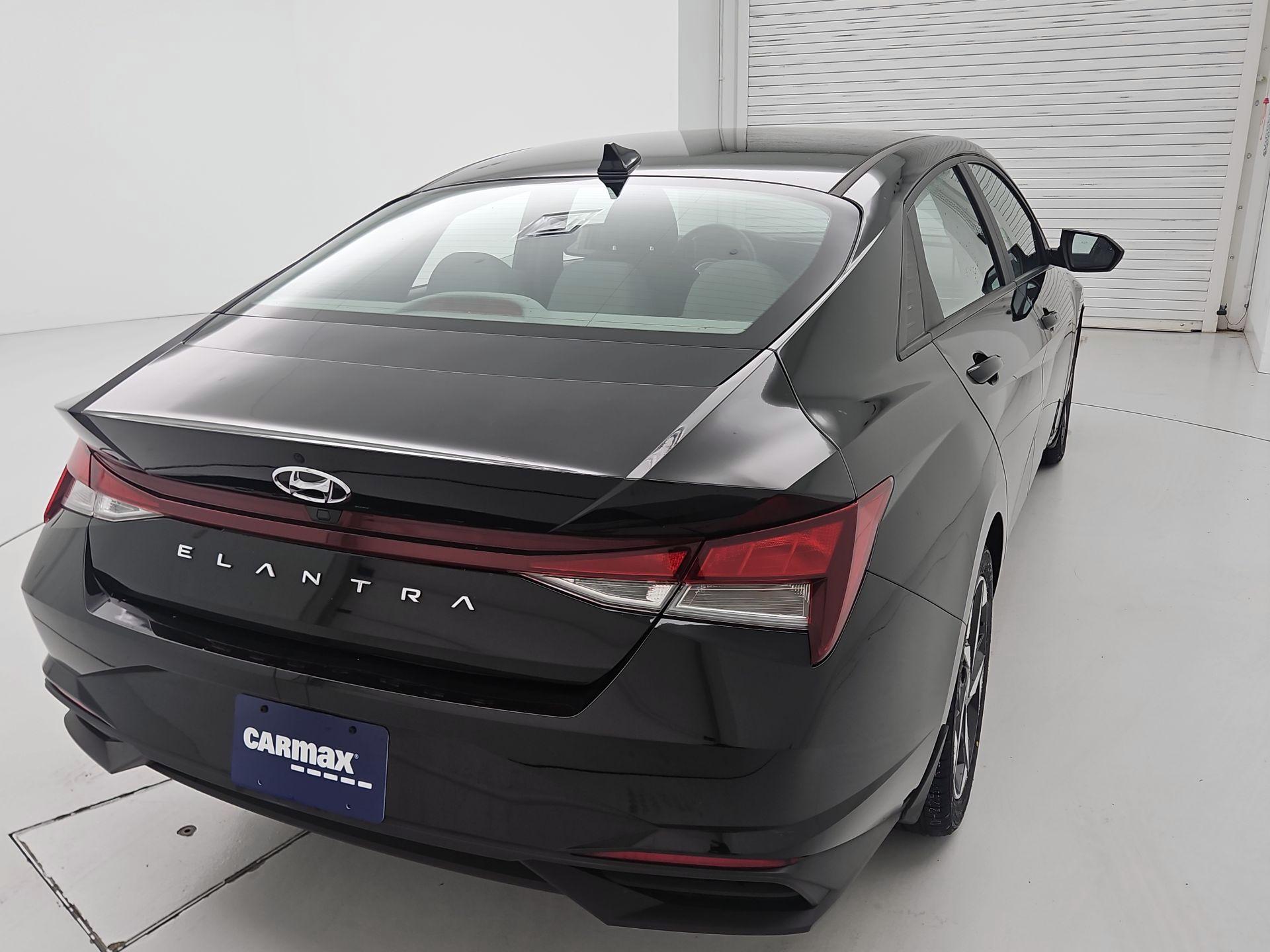 Thumbnail: 2023 Hyundai Elantra - 5