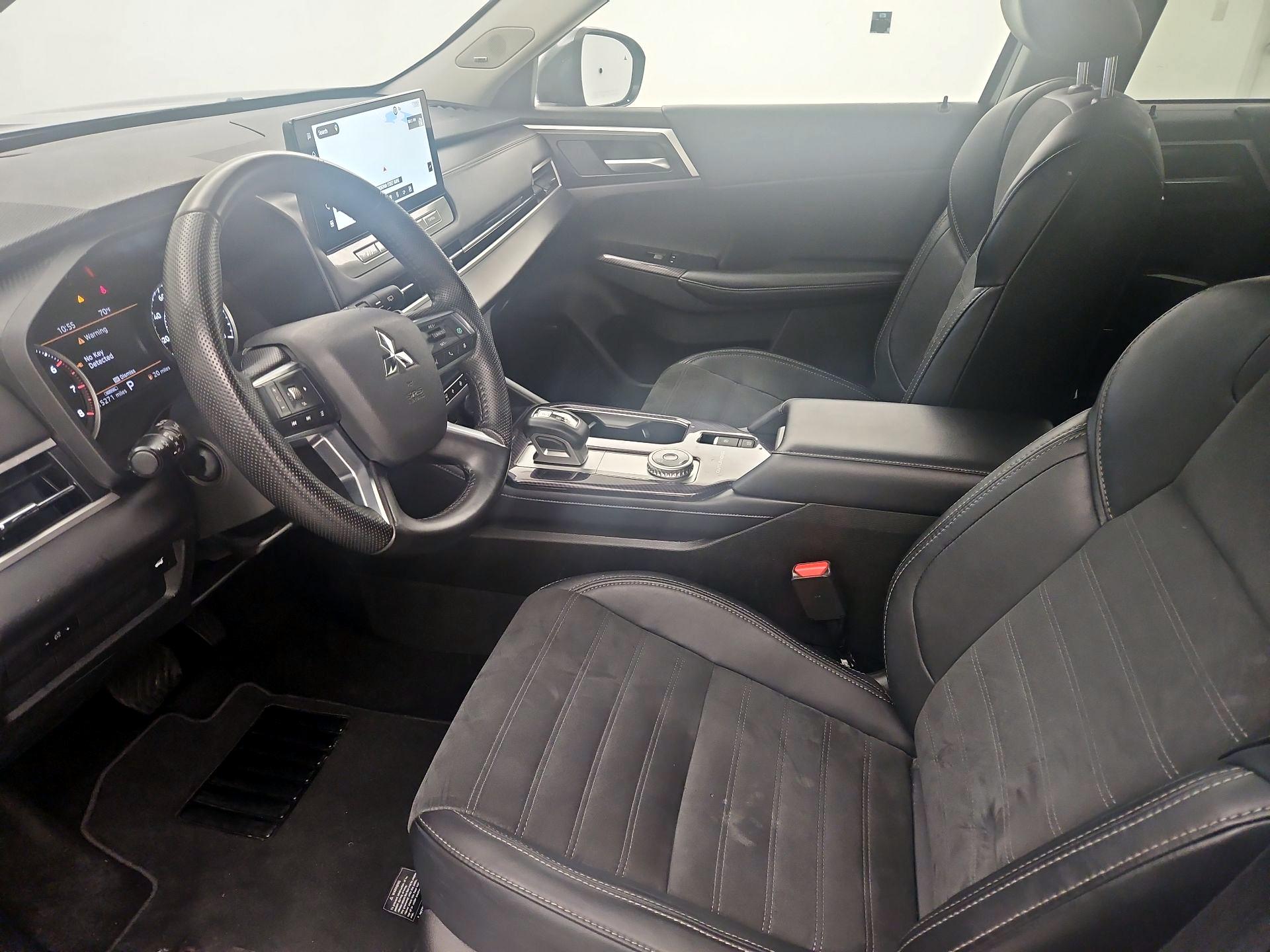 Thumbnail: 2025 Mitsubishi Outlander - 11